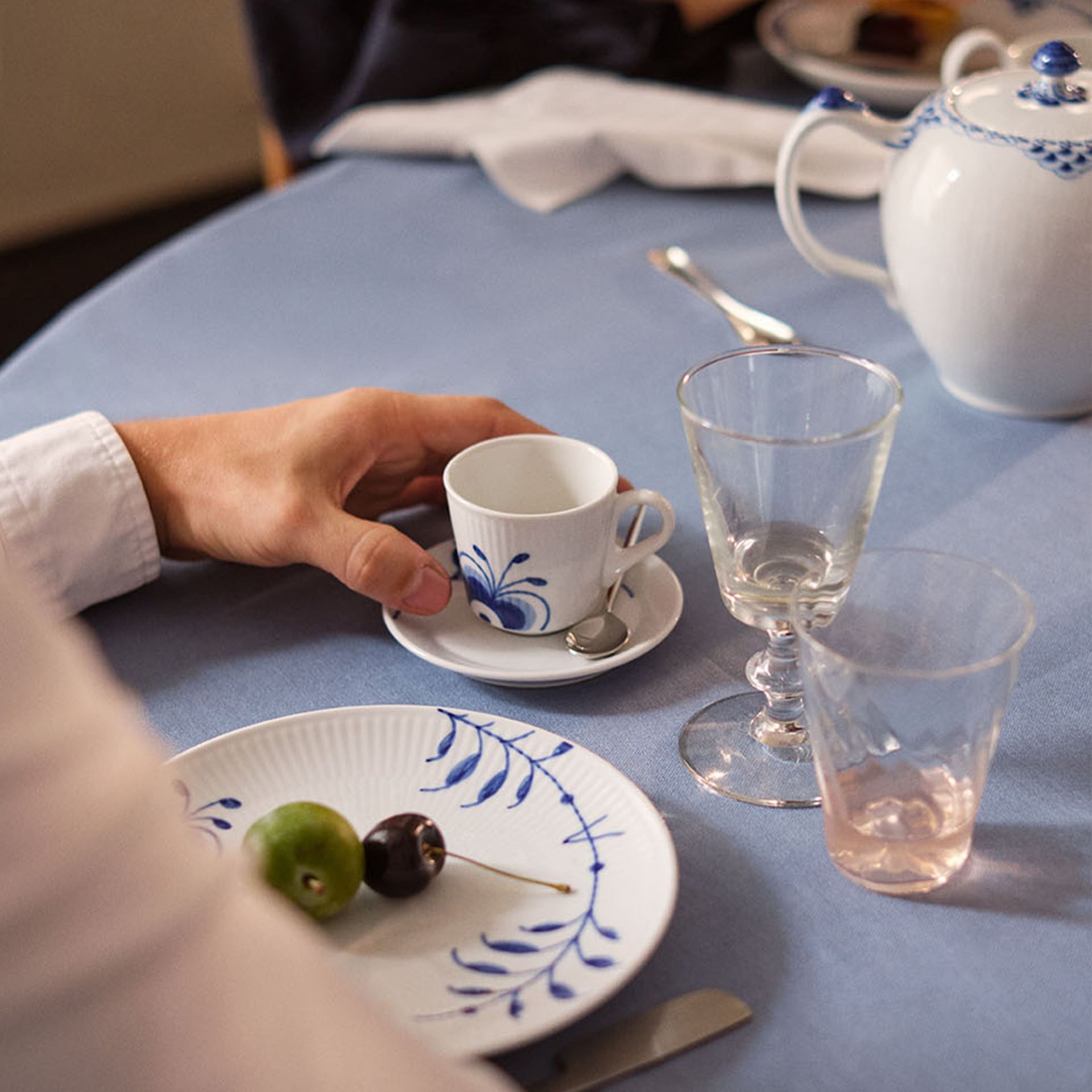 Blue Fluted Mega Plate Coupe, 19 cm