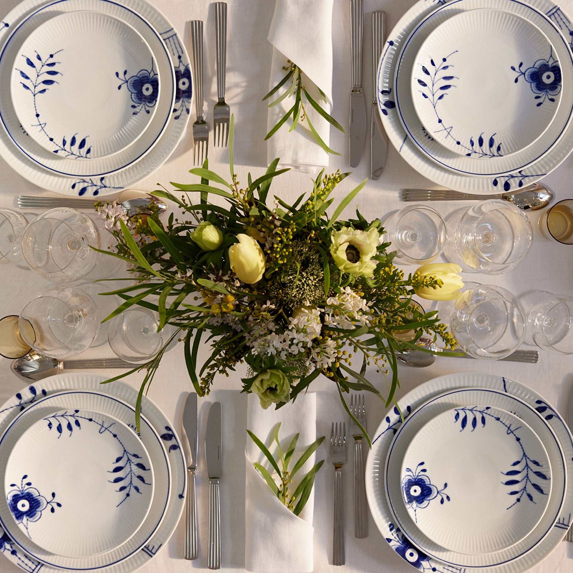 Blue Fluted Mega Plate Coupe, 19 cm