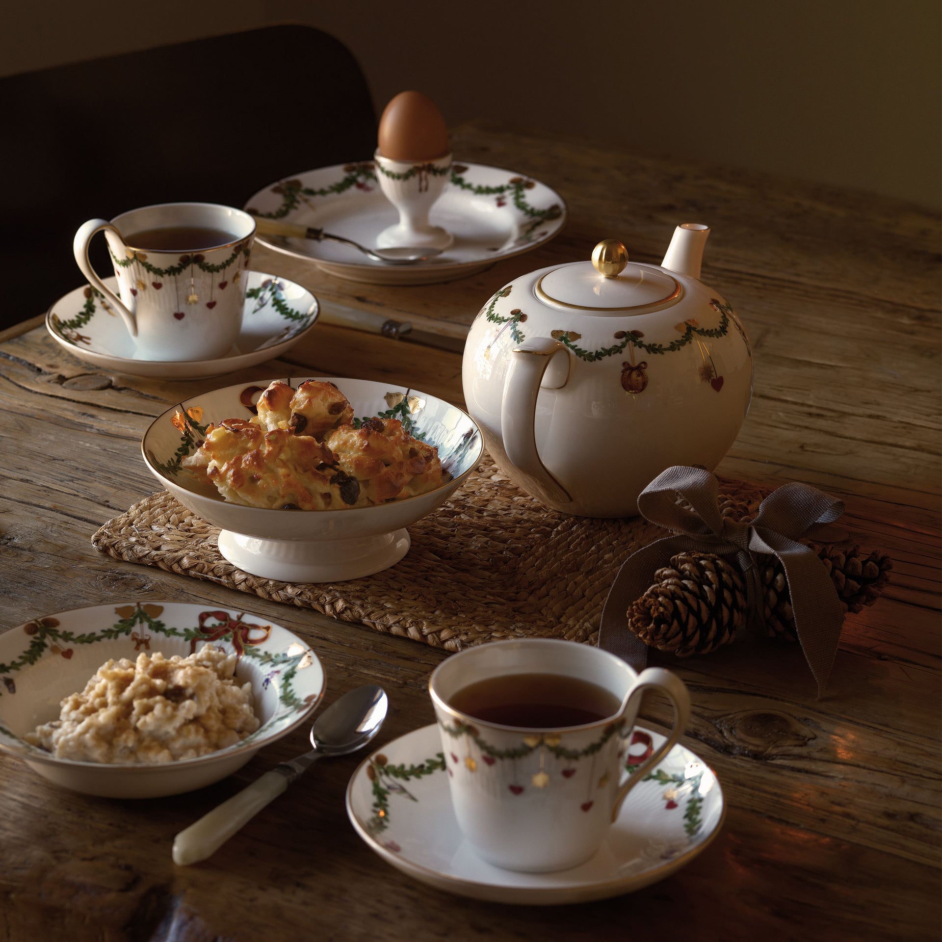 Star Fluted Christmas Teapot, 140 cl