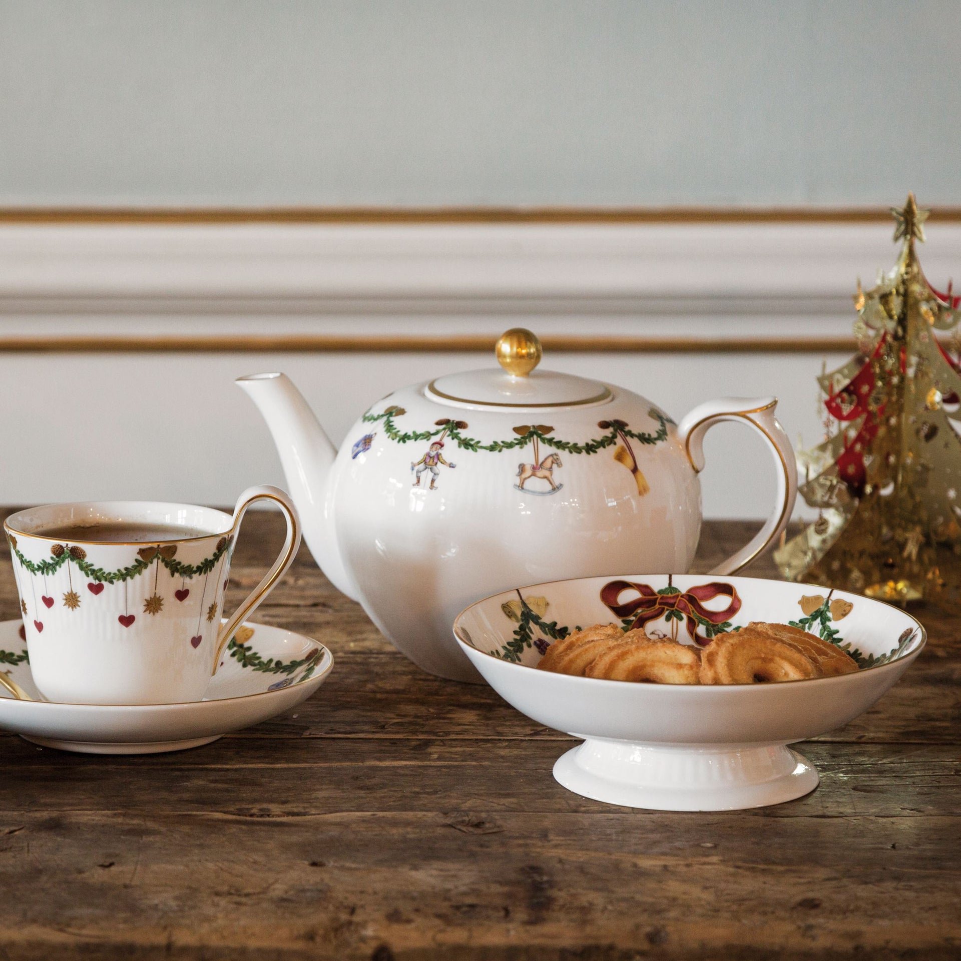 Star Fluted Christmas Bowl on Foot, 42 cl