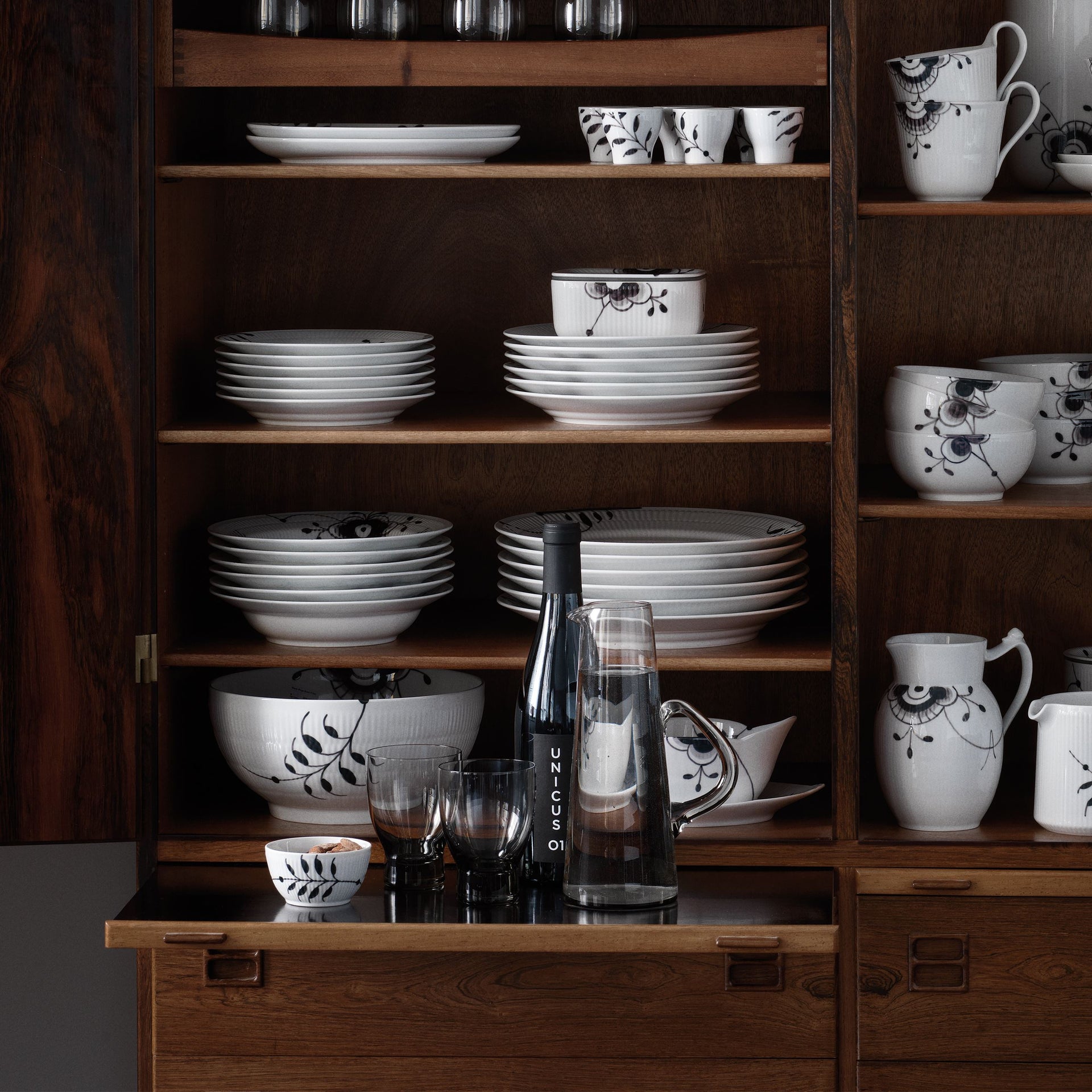 Black Fluted Mega Bowl, 73 cl