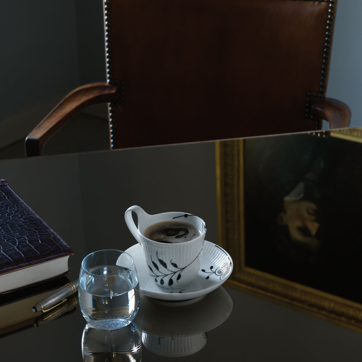Sort Mega Riflet højhankskop og underkop, 24 cl - Black Fluted Mega High Handle Cup and Saucer, 24 cl