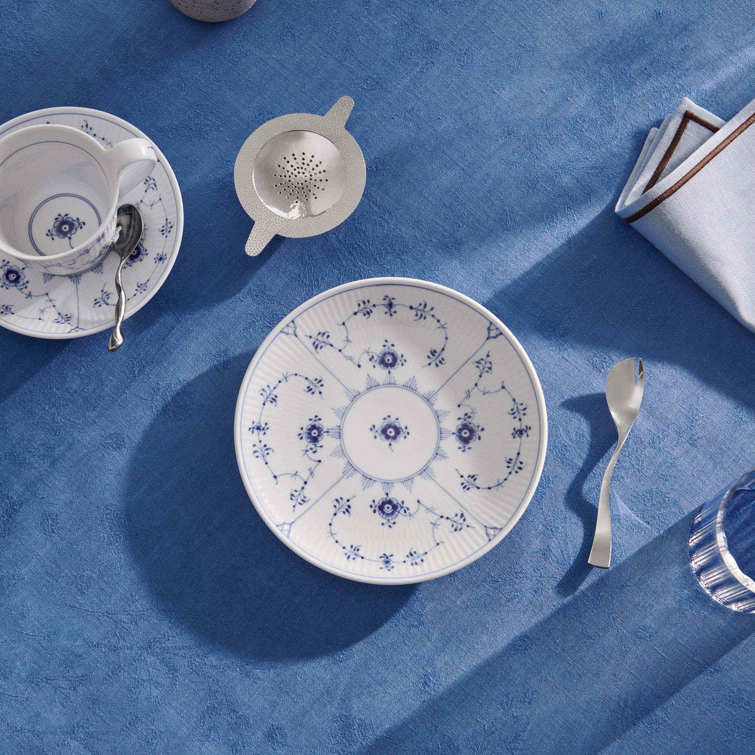   Blue Fluted Plain 皿 Blue Fluted Plain High Handle Cup and Saucer, 24 cl | Royal Copenhagen