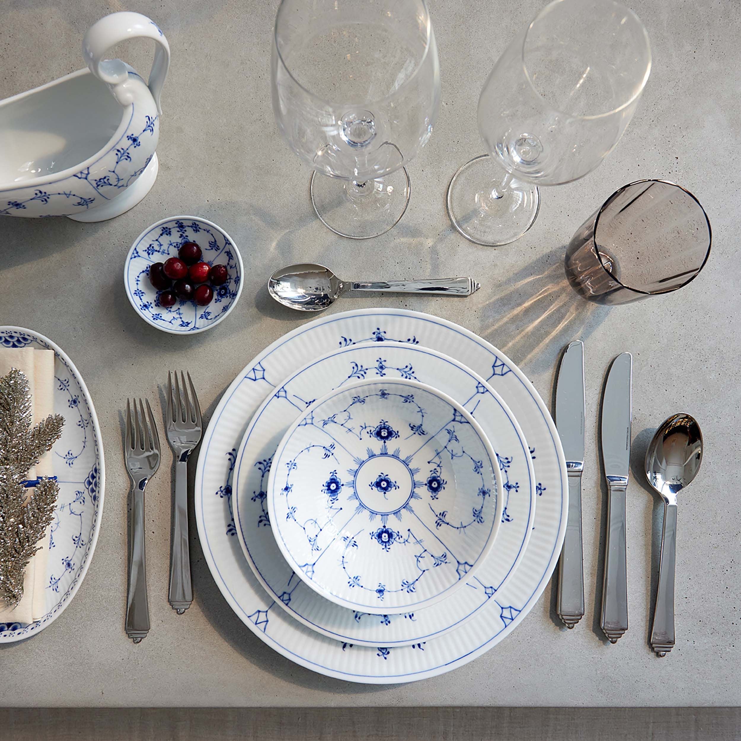 Blue Fluted Plain Bowl, 35 cl | Royal Copenhagen