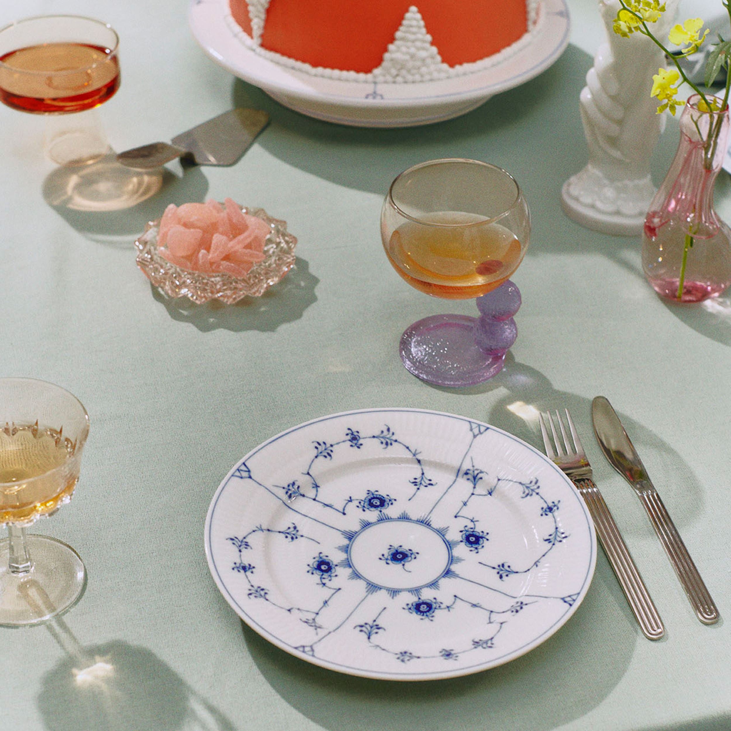 Blue Fluted Plain Plate, 22 cm | Royal Copenhagen