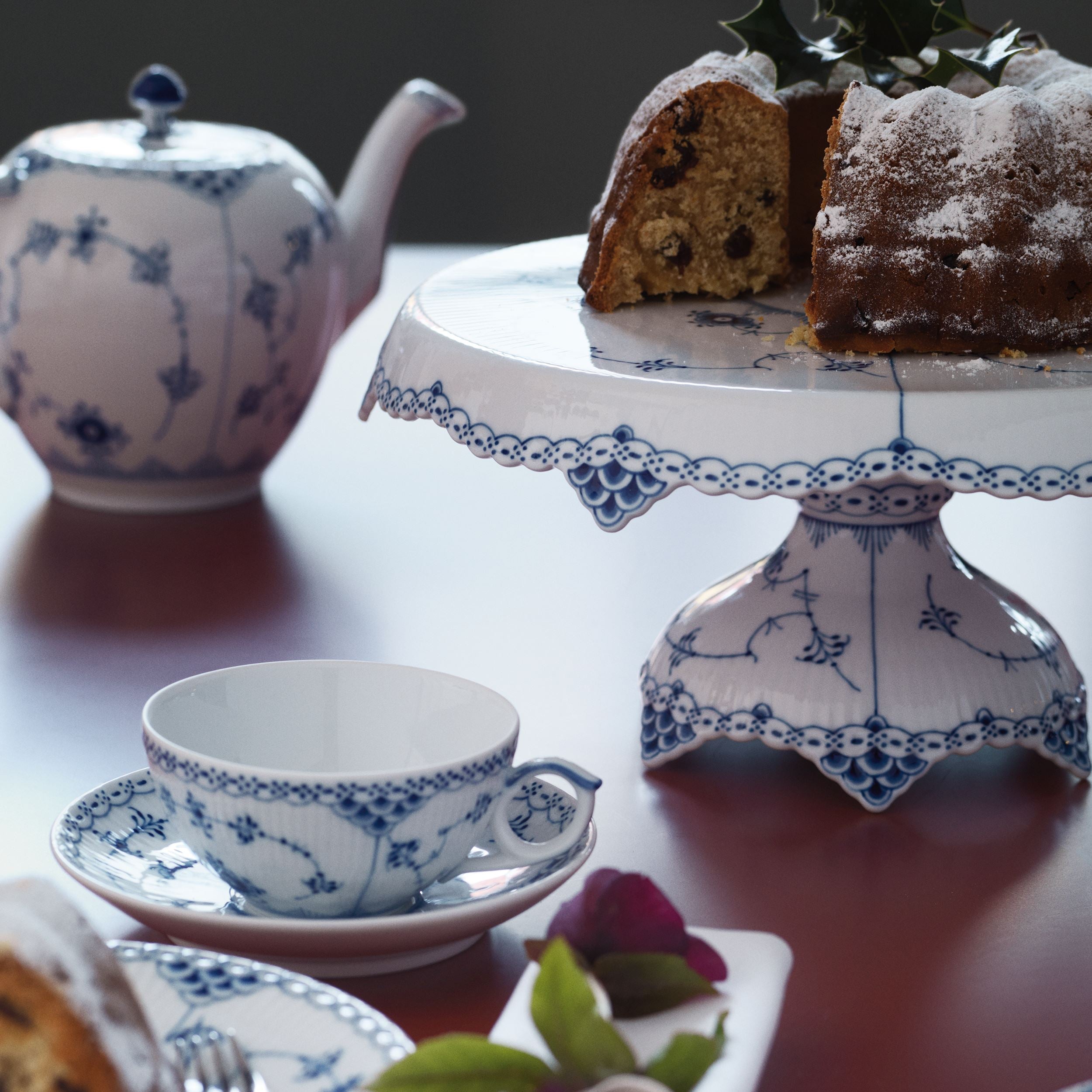 Blue Fluted Half Lace Cup and Saucer, 20 cl | Royal Copenhagen