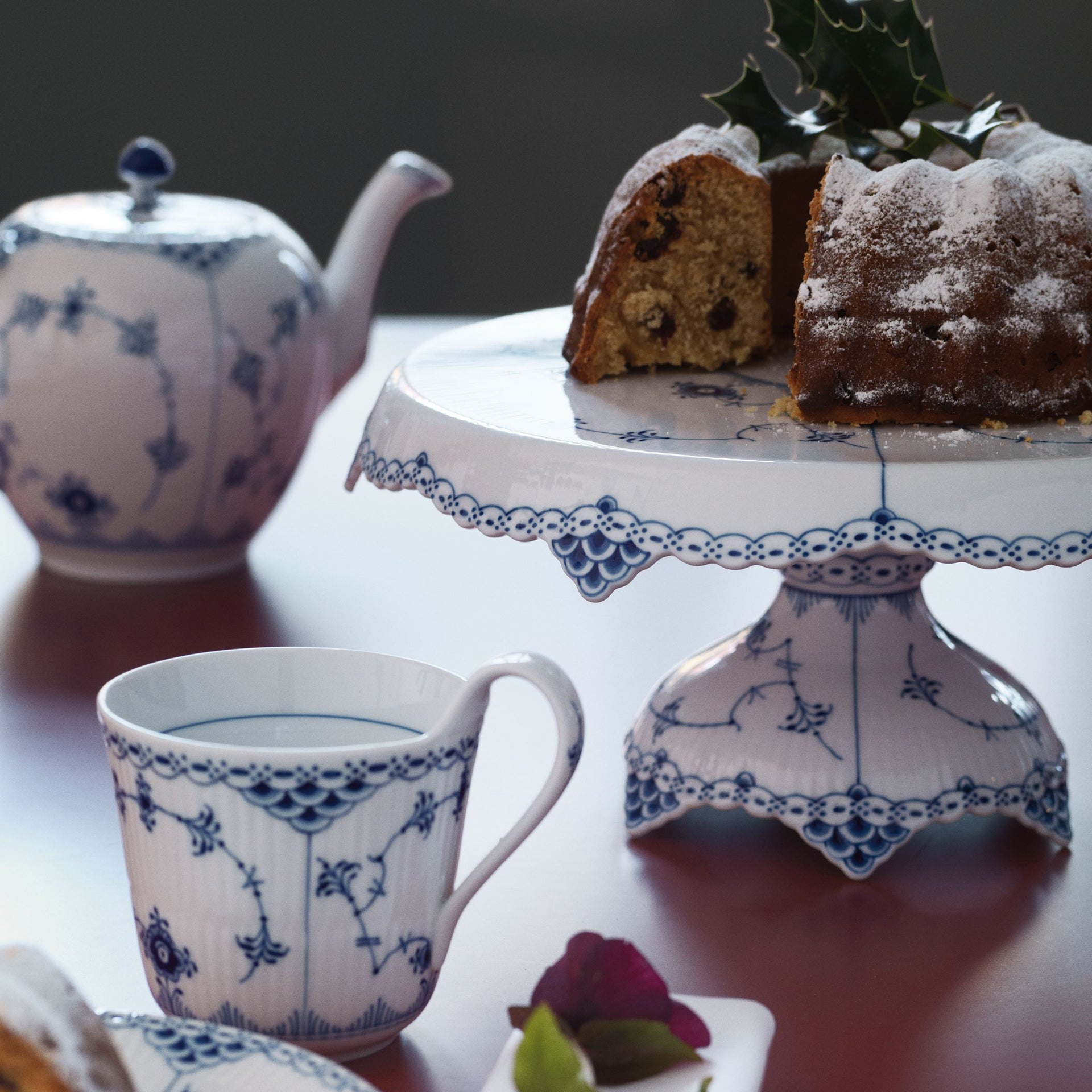Blue Fluted Half Lace Teapot, 100 cl