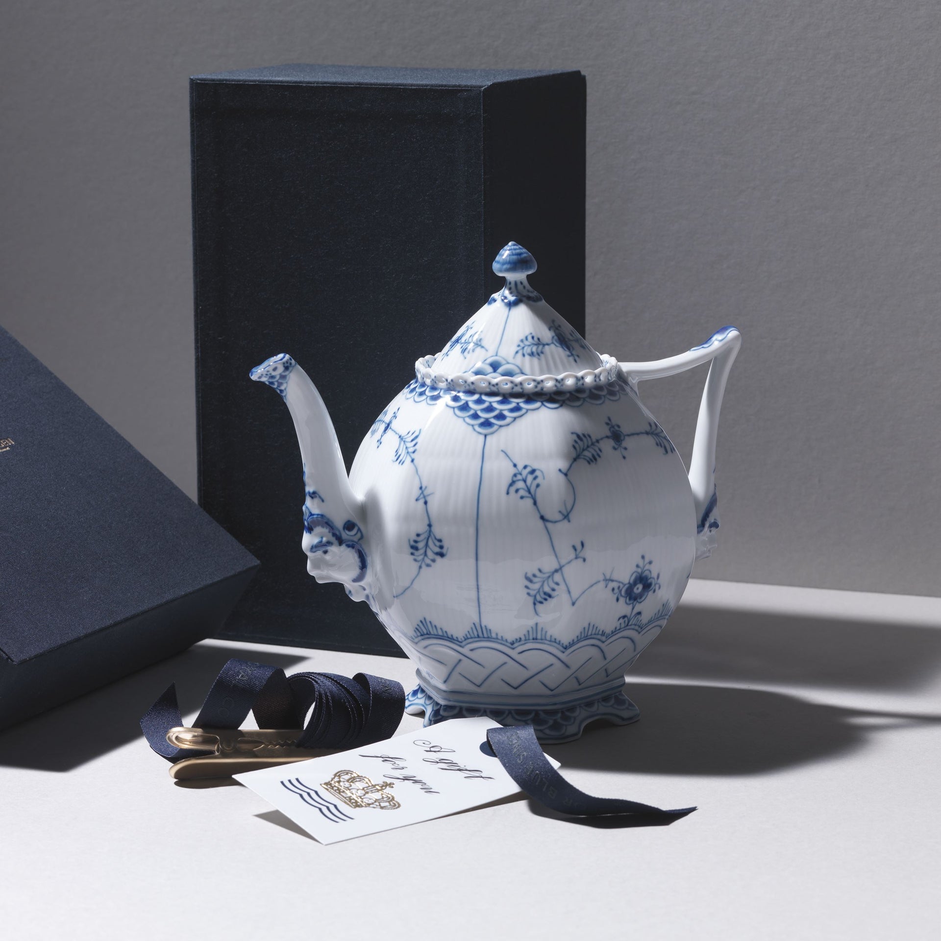 Blue Fluted Full Lace Teapot, 100 cl