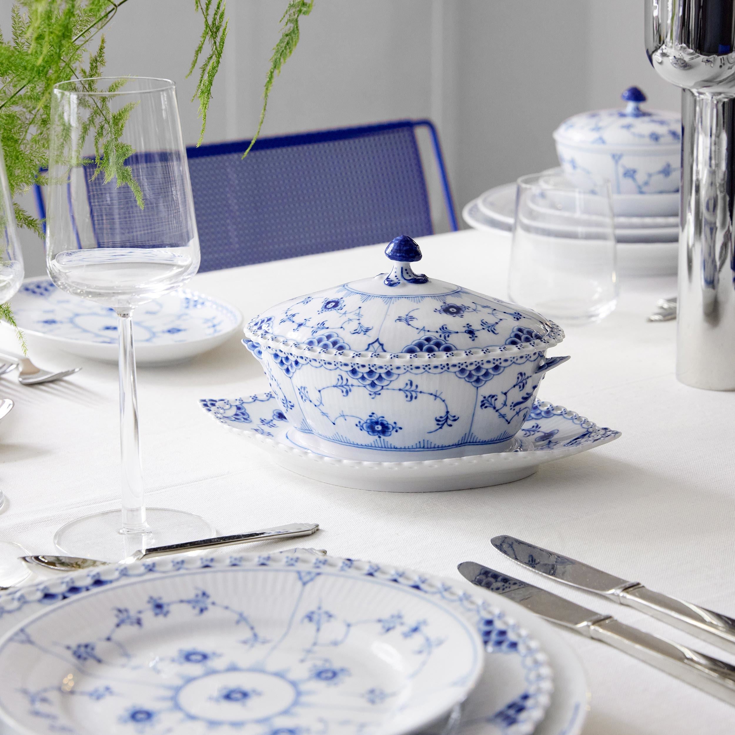 Blue Fluted Full Lace Sauce Boat, 40 cl | Royal Copenhagen
