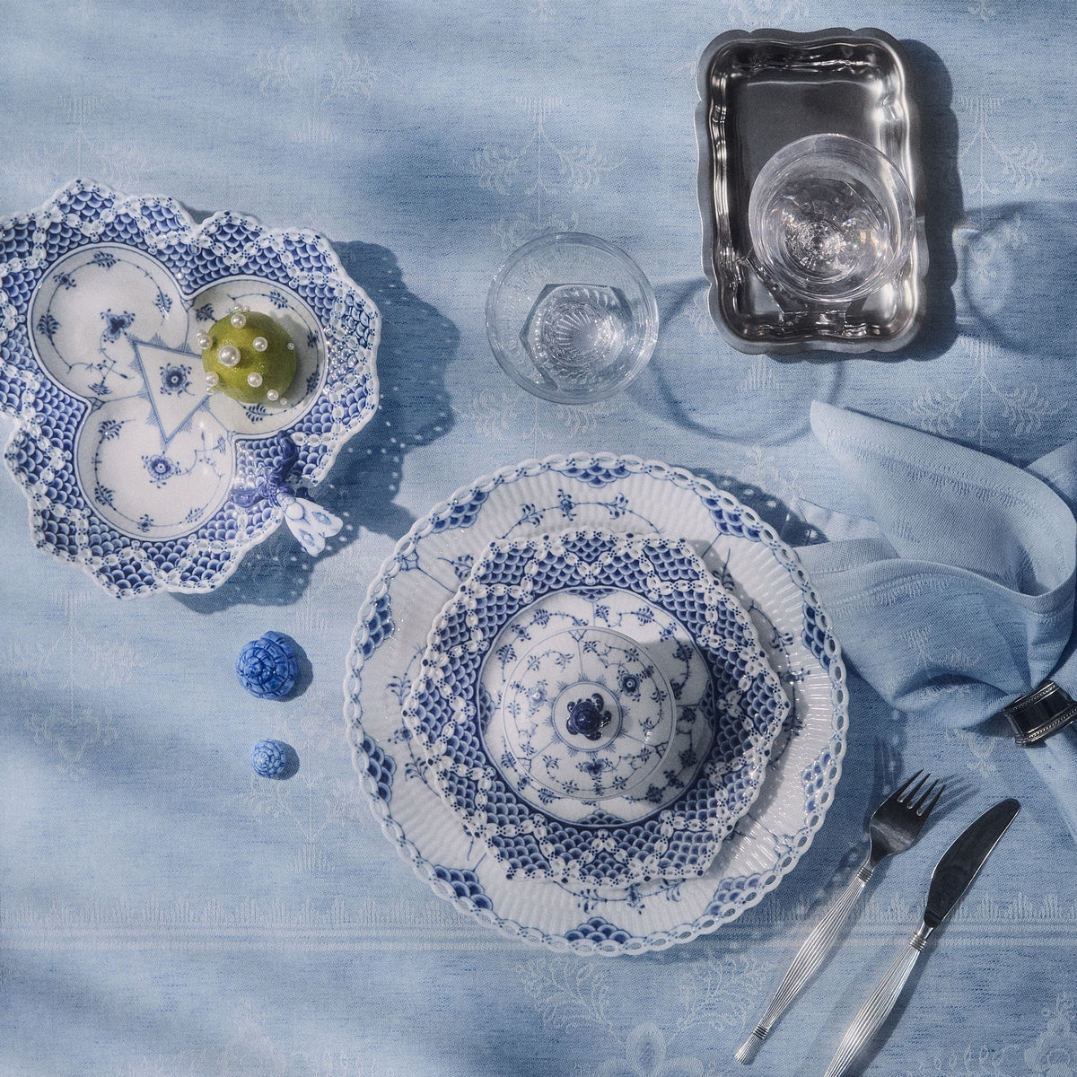 Blue Fluted Full Lace Plate with Double Lace Border, 21 cm