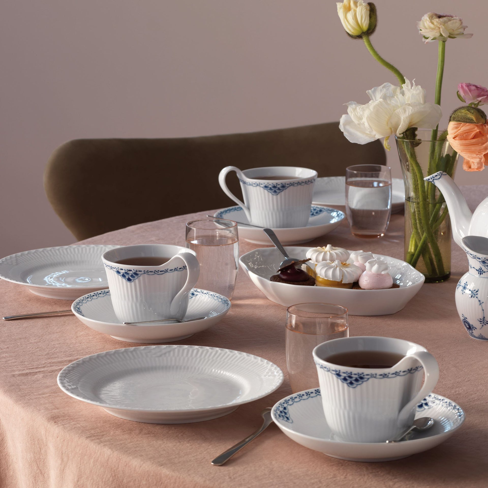 Prinsesse højhankskop og underkop, 24 cl - Princess High Handle Cup and Saucer, 24 cl