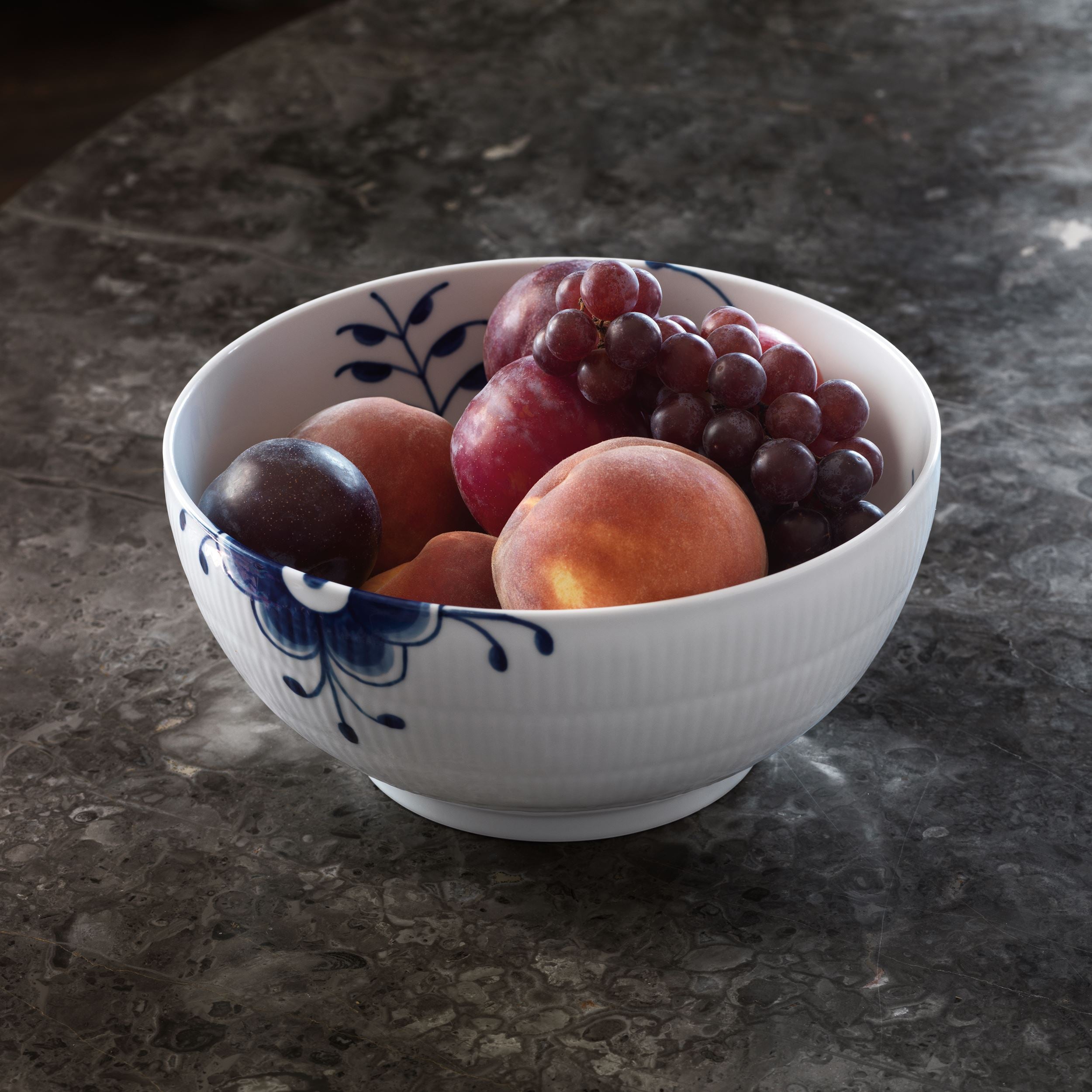 Blue Fluted Mega Bowl, 310 cl | Royal Copenhagen