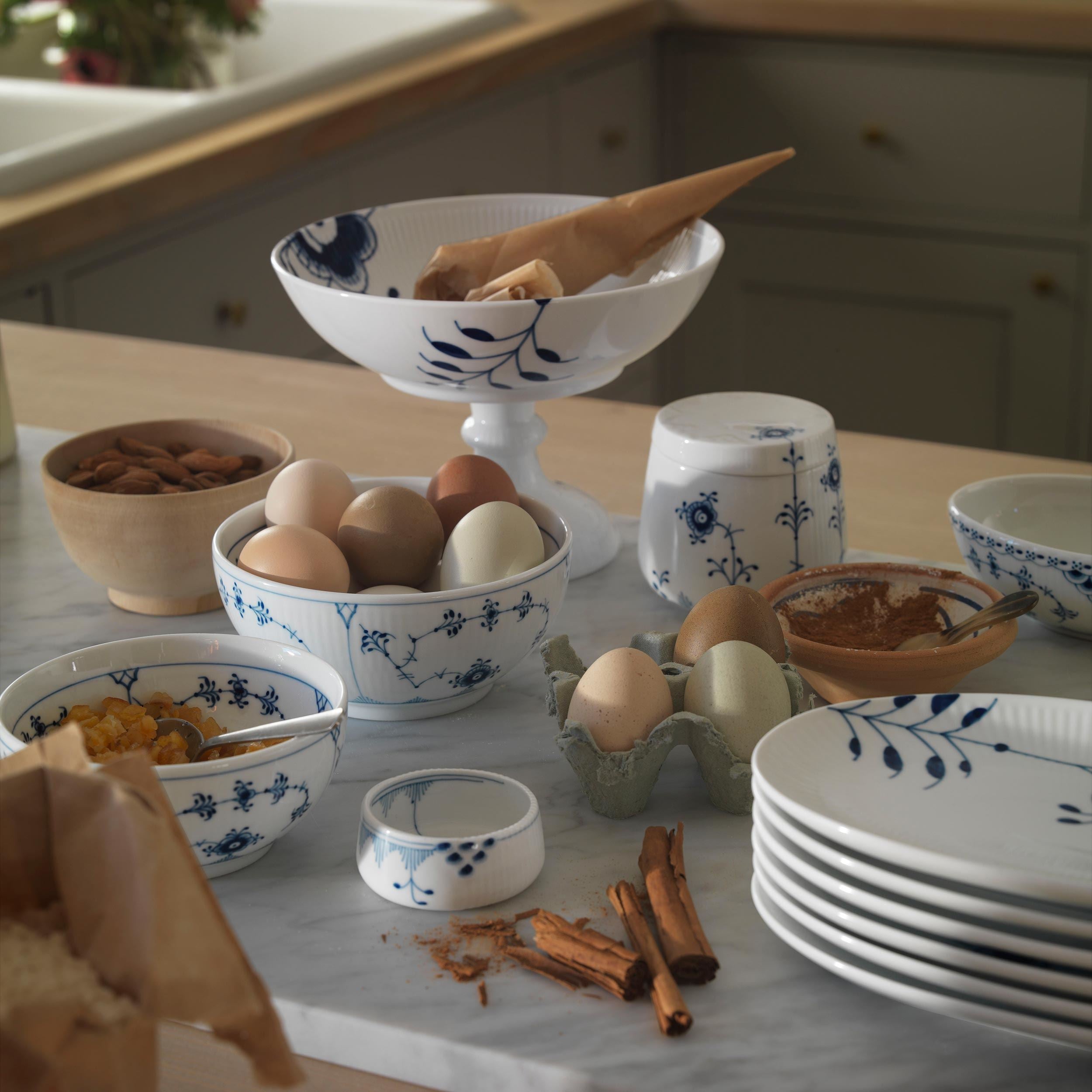 Blue Fluted Mega Bowl on High Foot, 80 cl | Royal Copenhagen