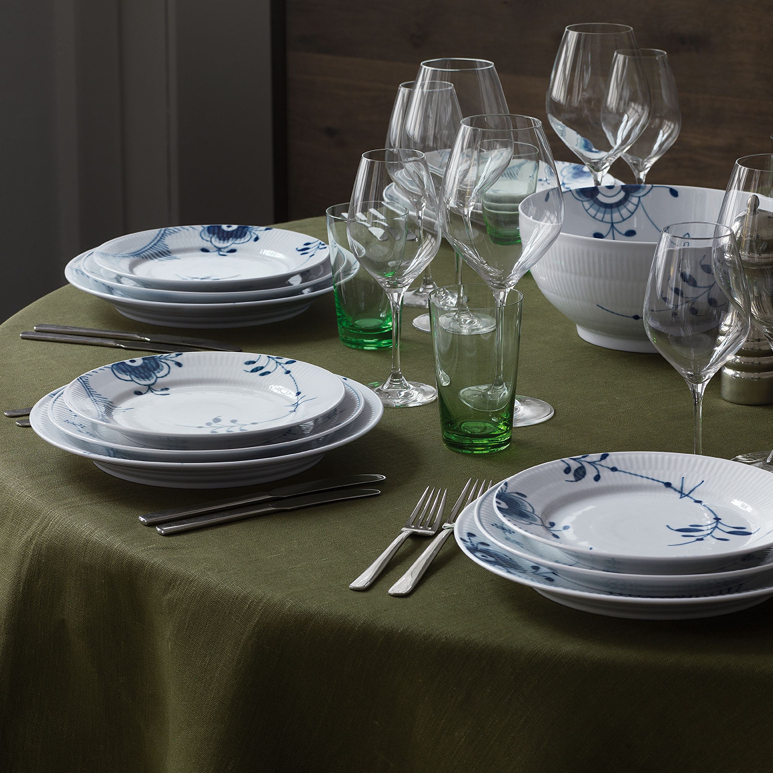 Blue Fluted Mega Plate, Decoration 2, 22 cm | Royal Copenhagen