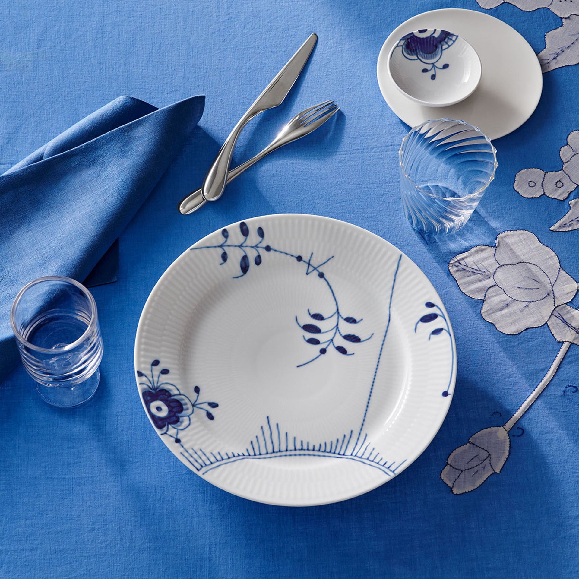 Blue Fluted Mega Plate, Decoration 2, 27 cm