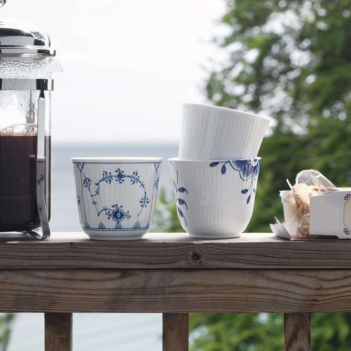 White Fluted Thermal Mug, 26 cl