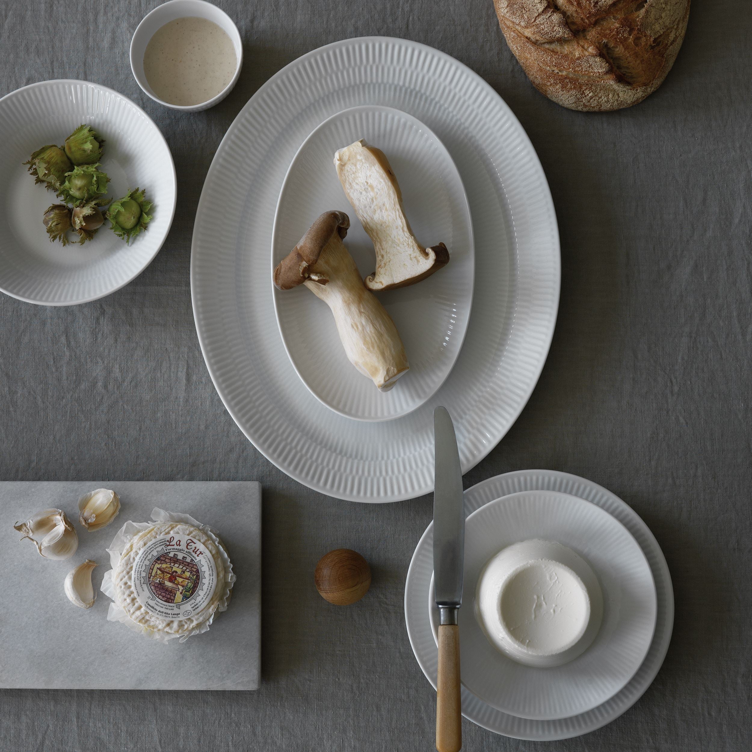 White Fluted Dish, 35 cm | Royal Copenhagen