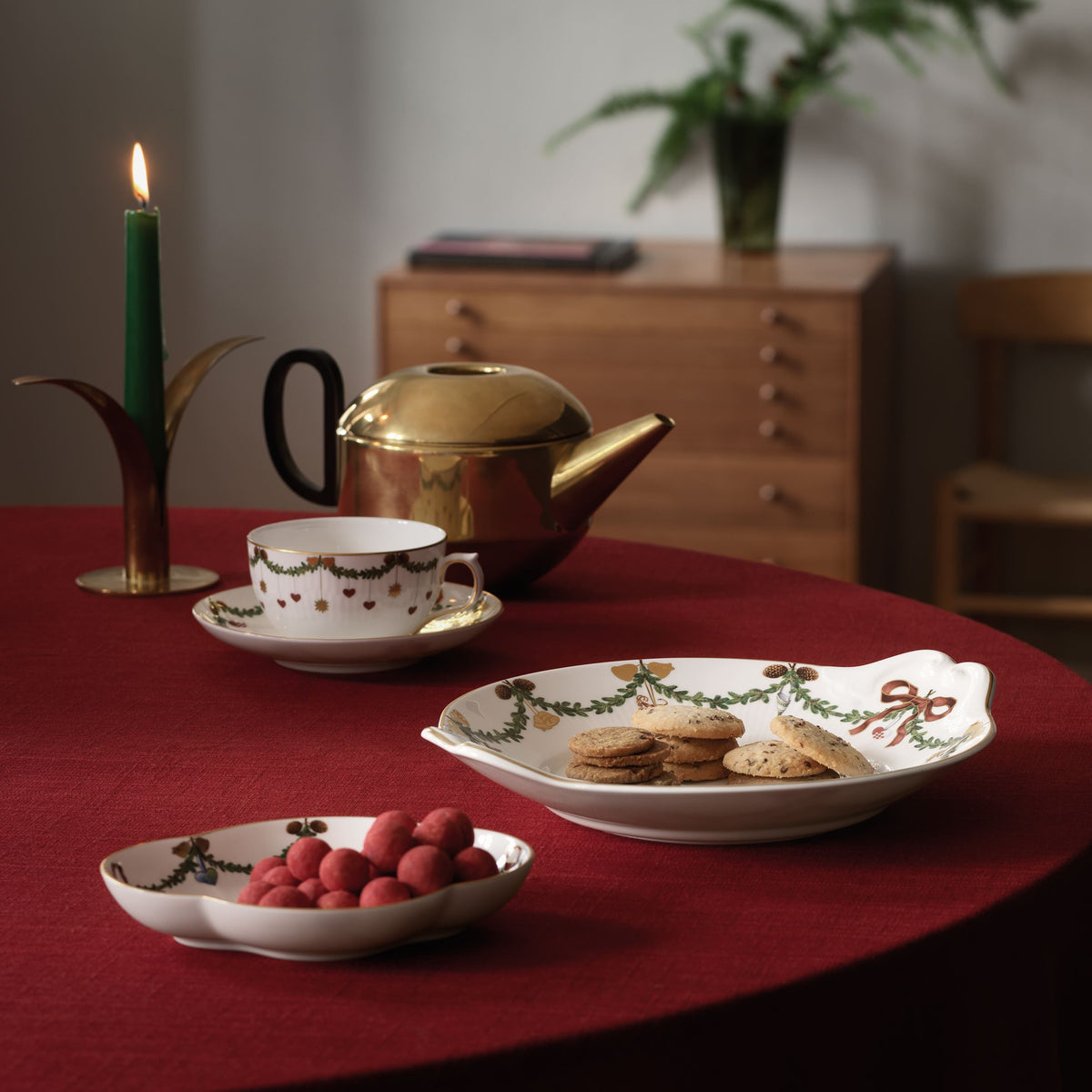 Star Fluted Christmas Dish, 27 cm