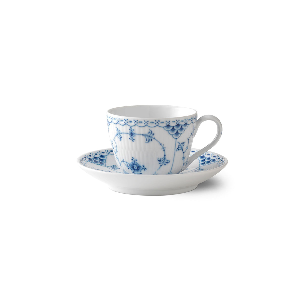 Musselmalet Halvblonde kop og underkop, 20 cl - Blue Fluted Half Lace Cup and Saucer, 20 cl