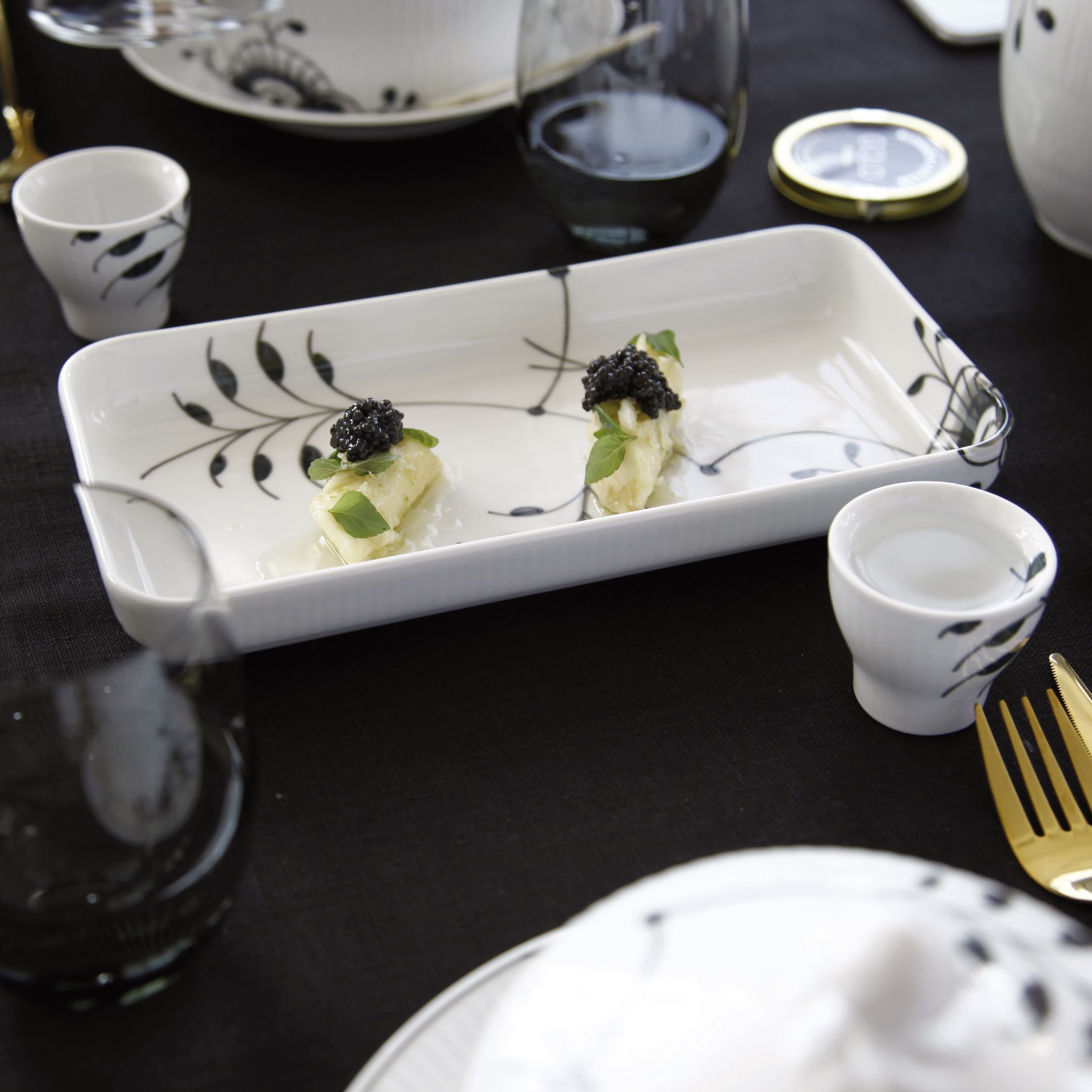 Black Fluted Mega Dish, 24 cm | Royal Copenhagen