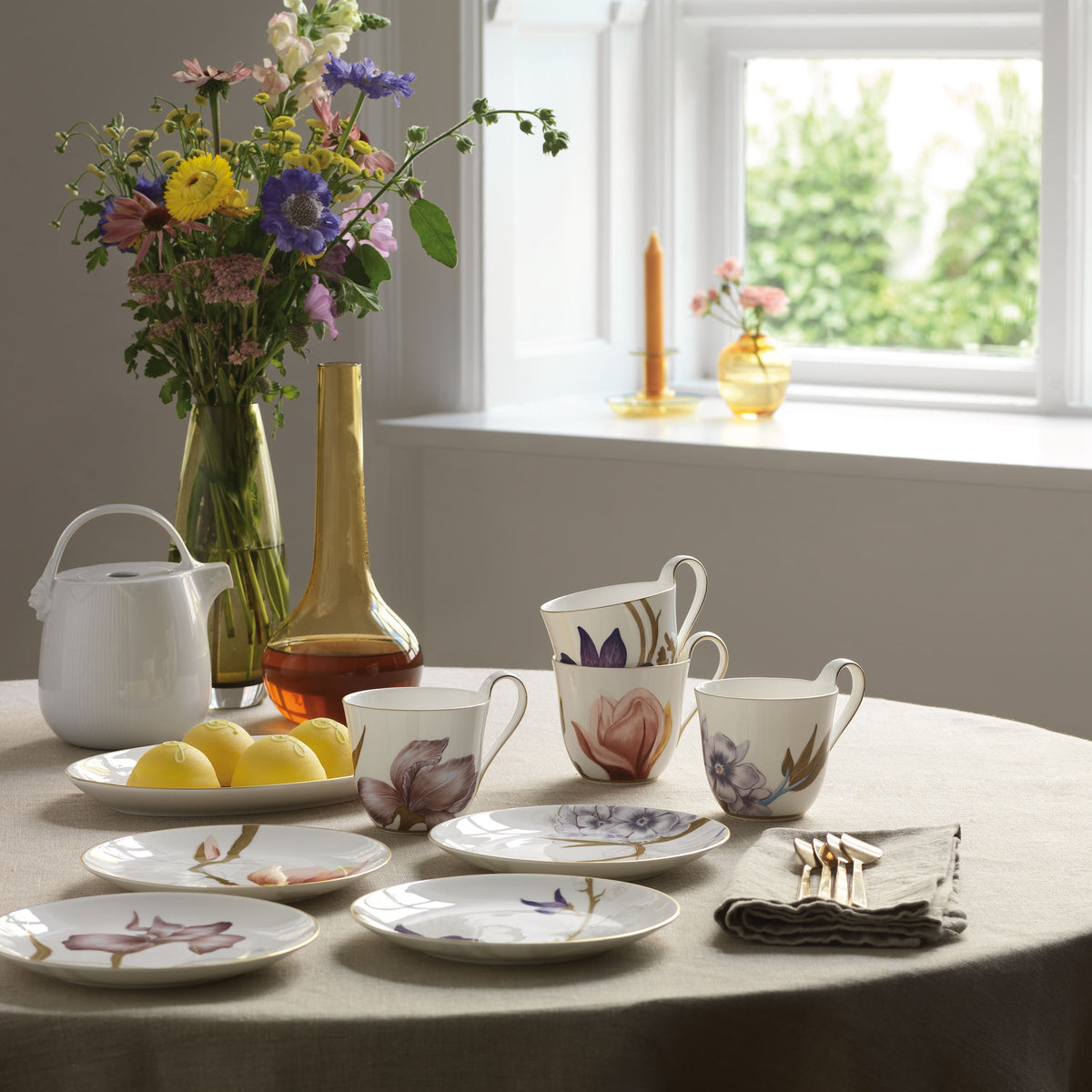 Flora High Handle Cup, Iris, 33 cl