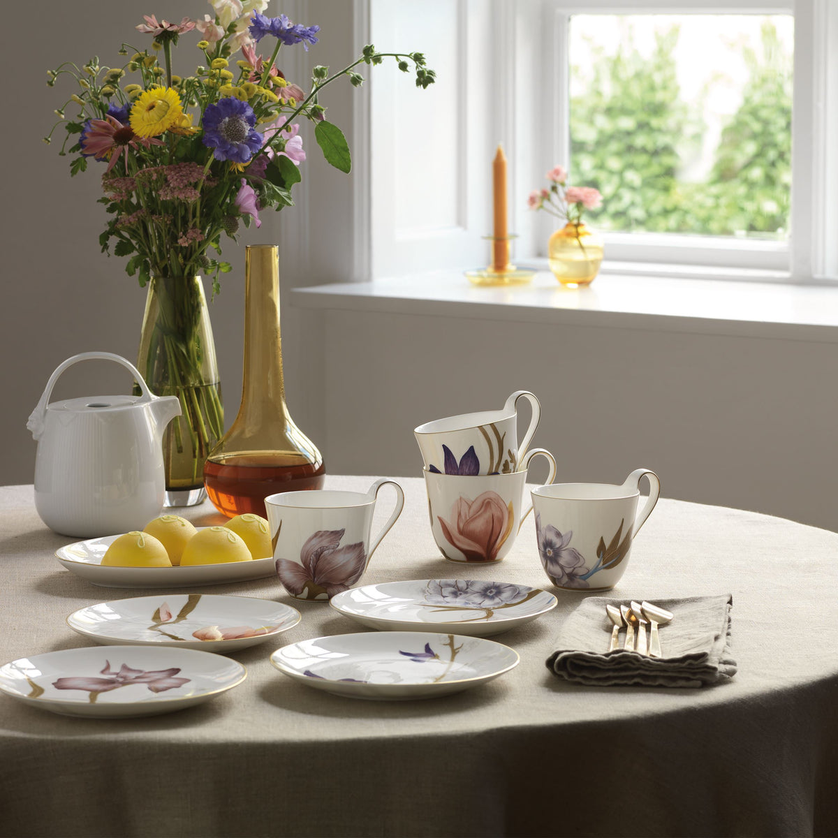 Flora tallerken, Stedmoderblomst, 19 cm - Flora High Handle Cup, Rhododendron, 33 cl