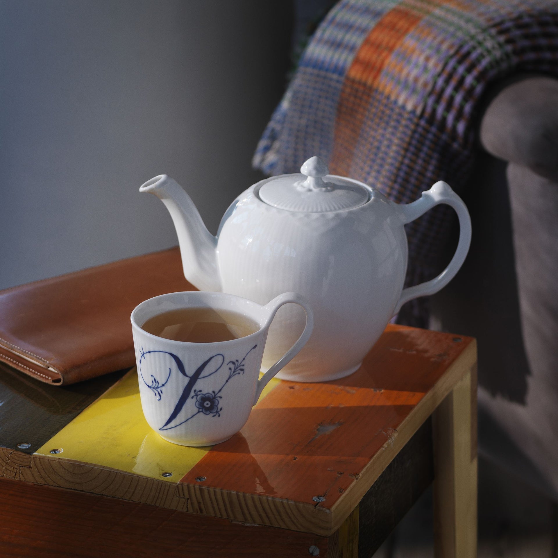 Alphabet Collection High Handle Cup, V, 33 cl