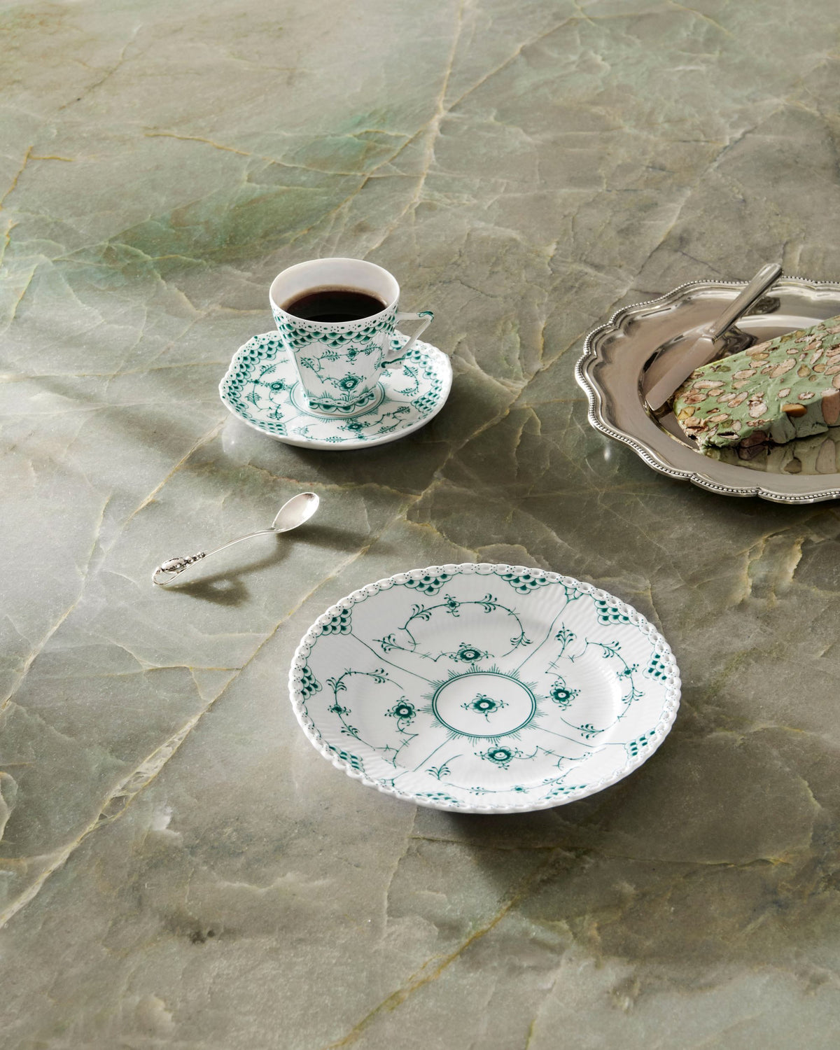 Smaragd Musselmalet Helblonde tallerken, 19 cm - Emerald Green Fluted Full Lace Plate, 19 cm