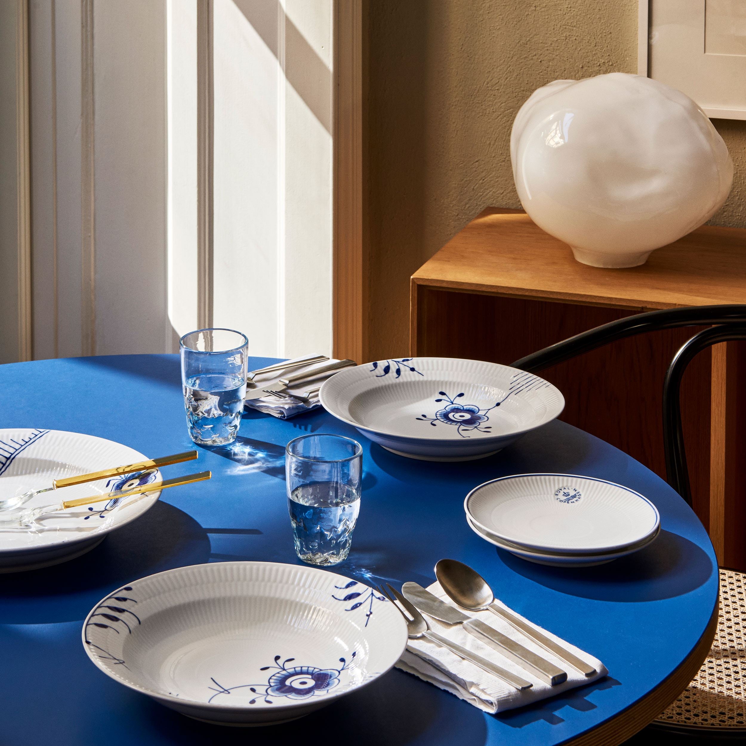   Blue Fluted Mega 楕円皿 Blue Fluted Mega Deep Plate, 27 cm | Royal Copenhagen