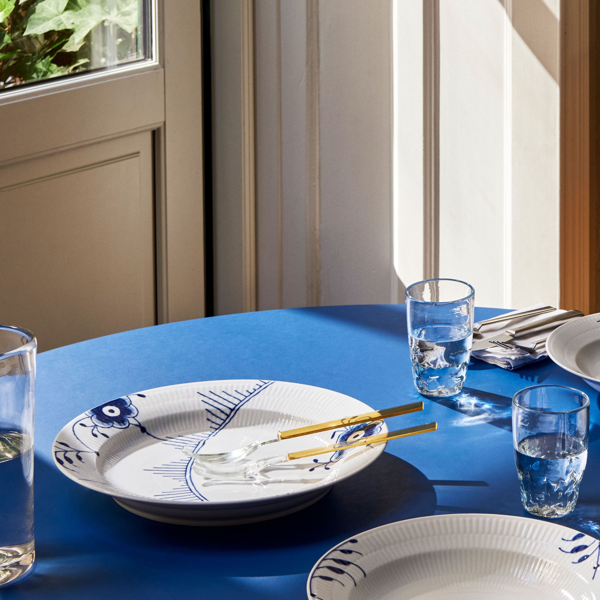 Blue Fluted Mega Round Dish, 33 cm | Royal Copenhagen