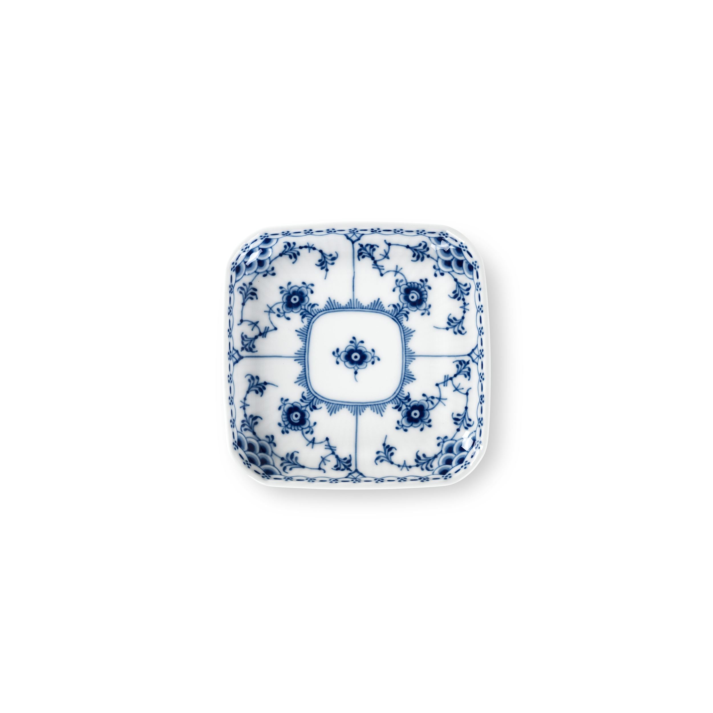 Blue Fluted Half Lace Deep Plate, 24 cm | Royal Copenhagen