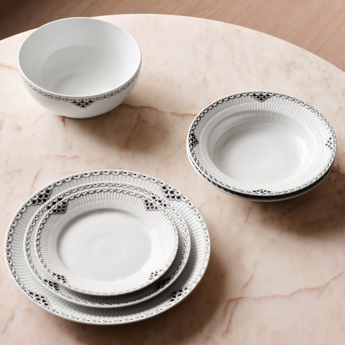 Black Lace Deep Plate, 21 cm