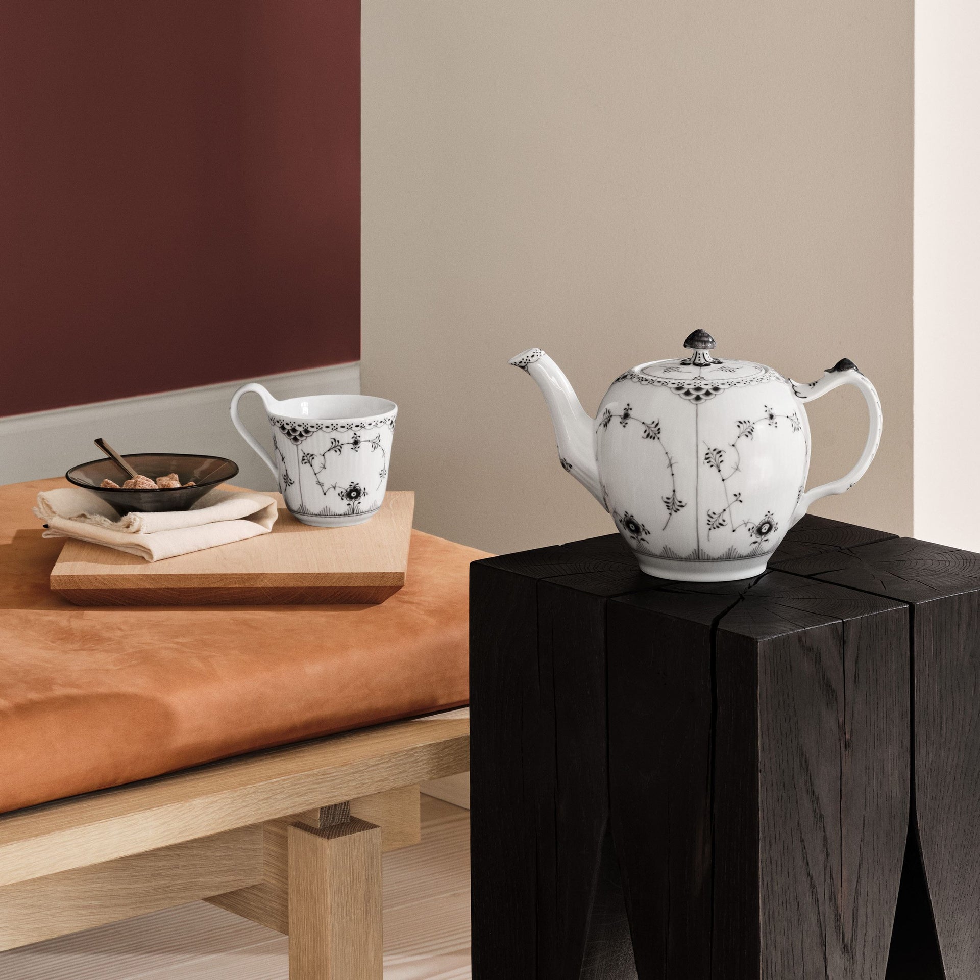 Black Fluted Half Lace Teapot, 100 cl