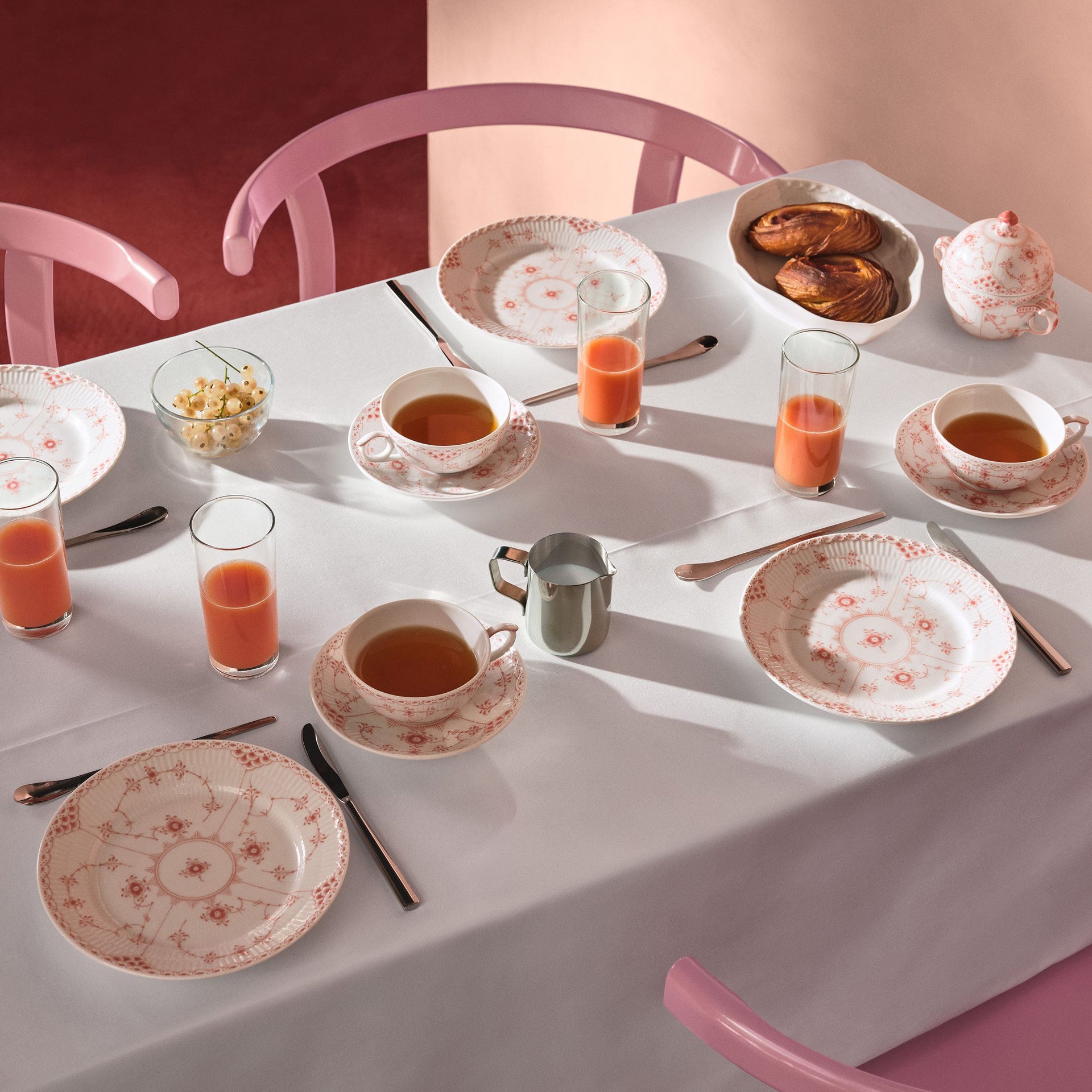 Koral Musselmalet Halvblonde kop og underkop, 20 cl - Coral Fluted Half Lace Cup and Saucer, 20 cl