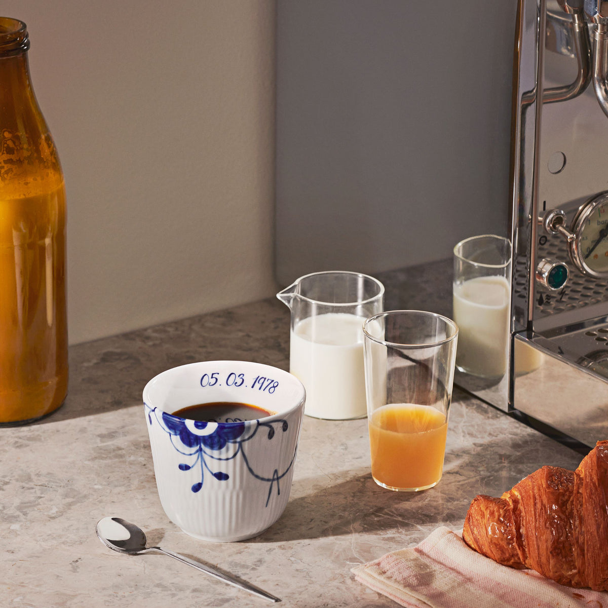 Blå Mega Riflet termokrus, Bespoke, 26 cl - Blue Fluted Mega Thermal Mug, Bespoke, 26 cl