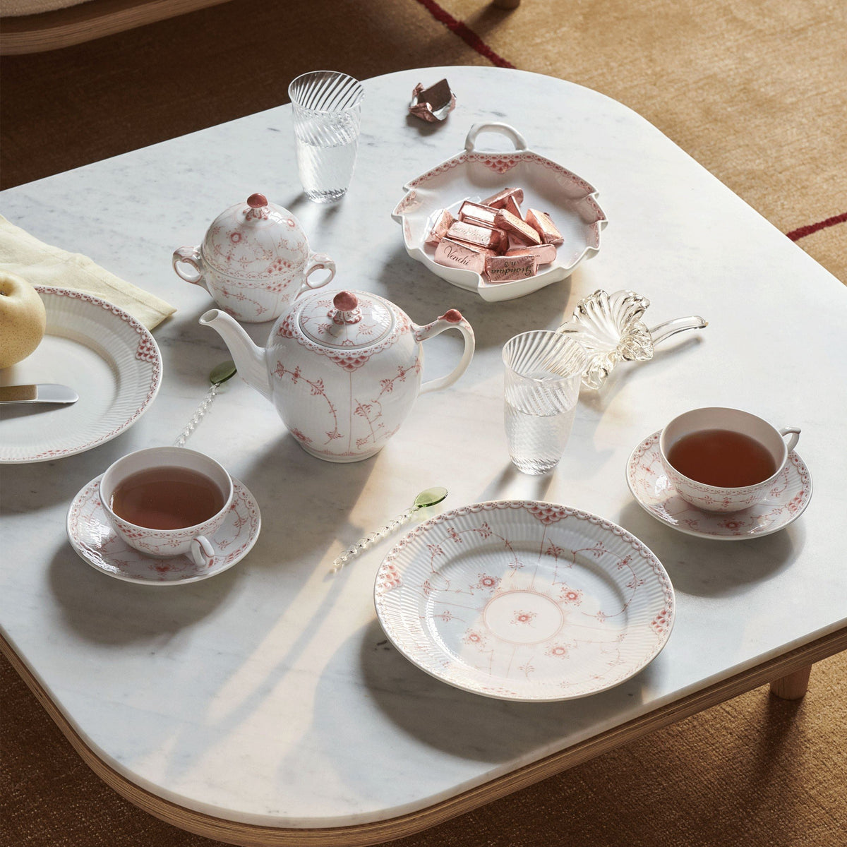Musselmalet Halbspitze Coral Teekanne, 70 cl - Coral Fluted Half Lace teapot, 70 cl