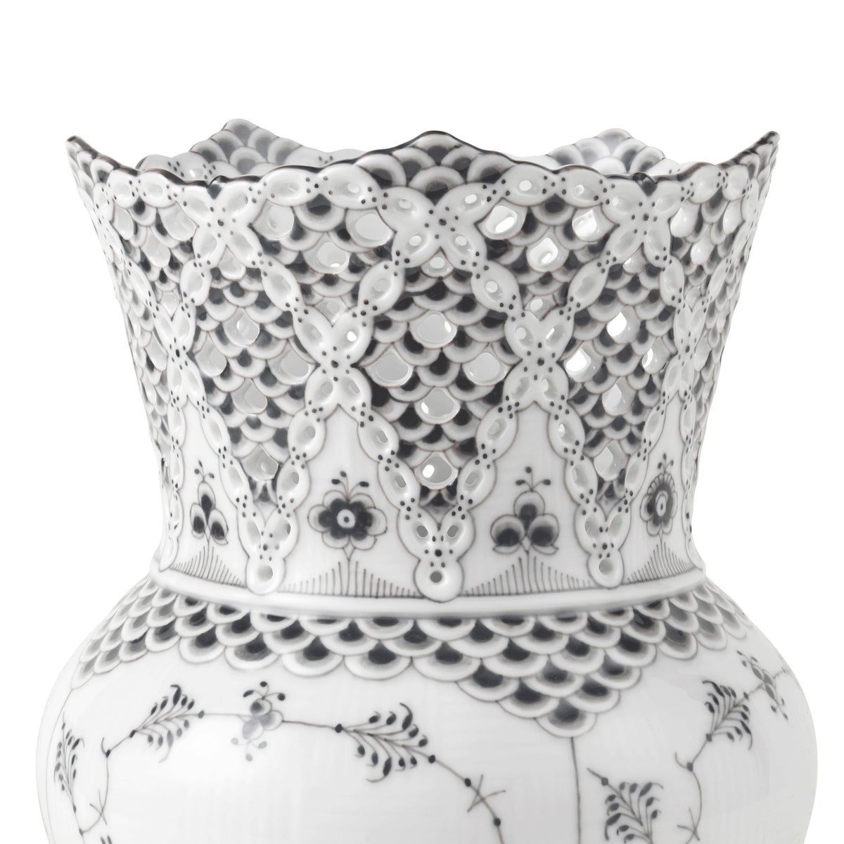 Black Fluted Full Lace Vase, 22 cm - Black Fluted Full Lace vase