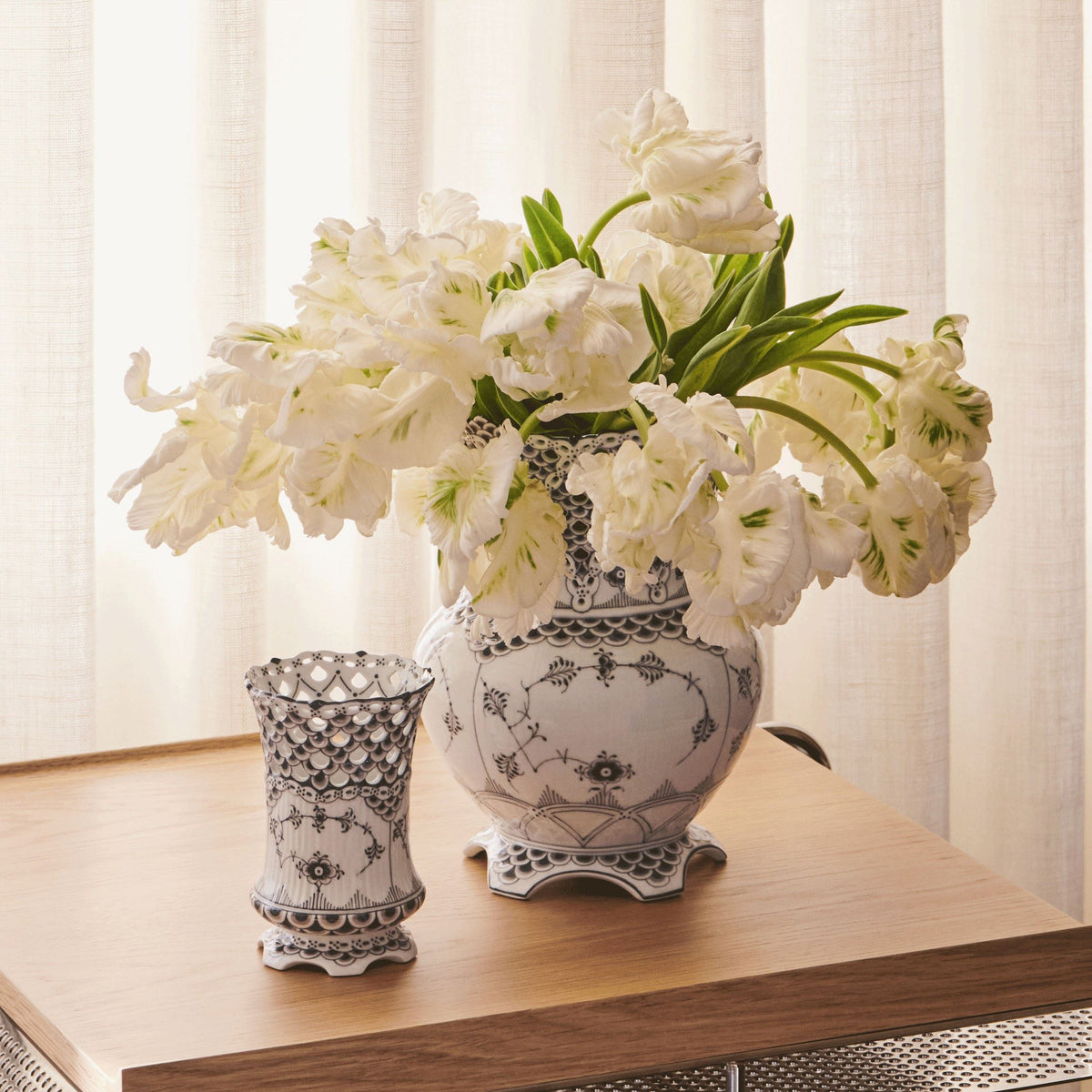 Black Fluted Full Lace Vase, 22 cm - Black Fluted Full Lace vase