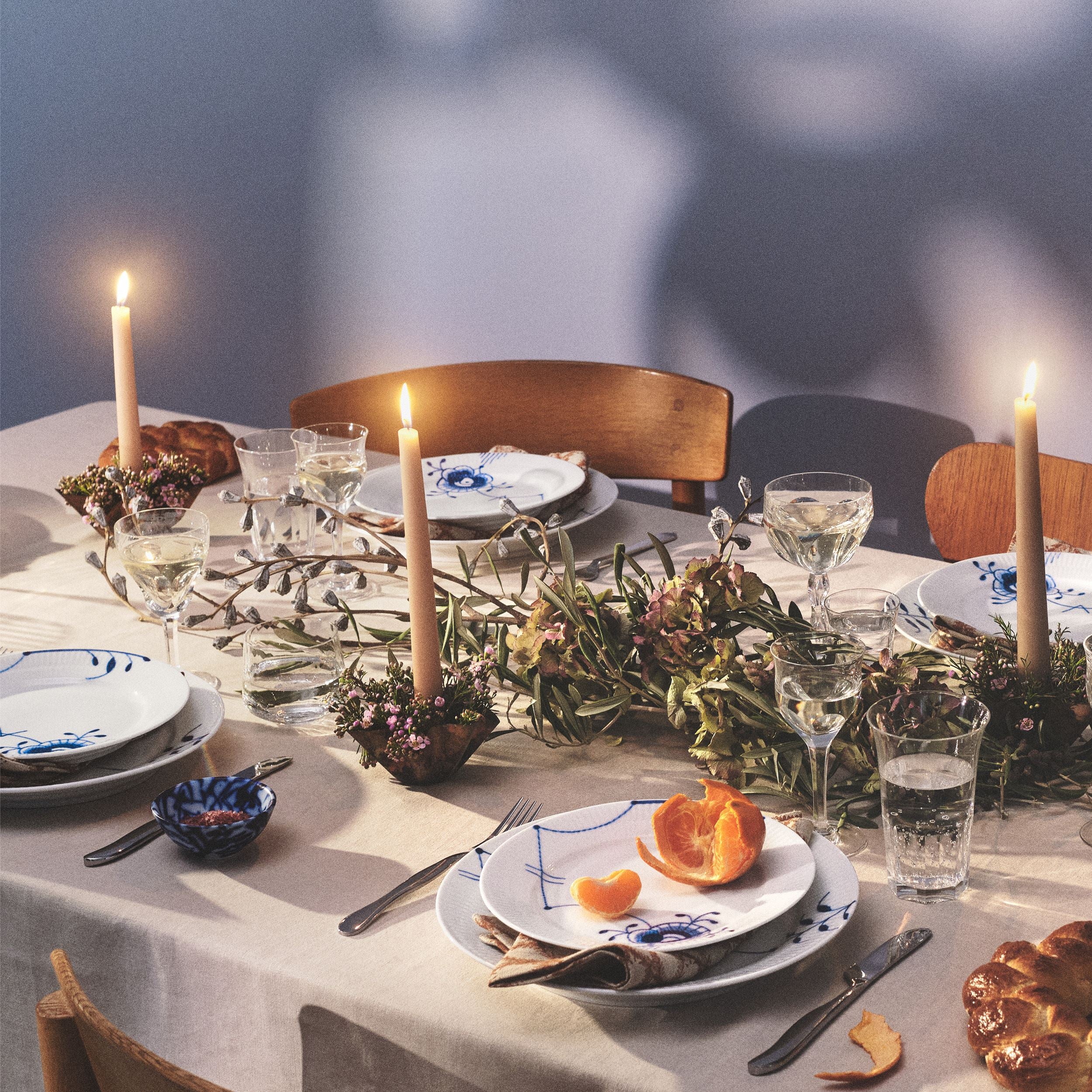 Blue Fluted Mega Plate, Decoration 9, 27 cm | Royal Copenhagen