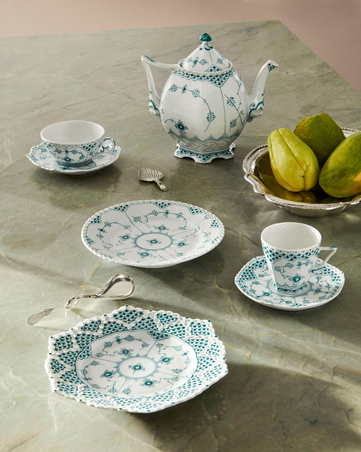 Emerald Green Fluted Full Lace Plate with Wide Lace Border, 21 cm