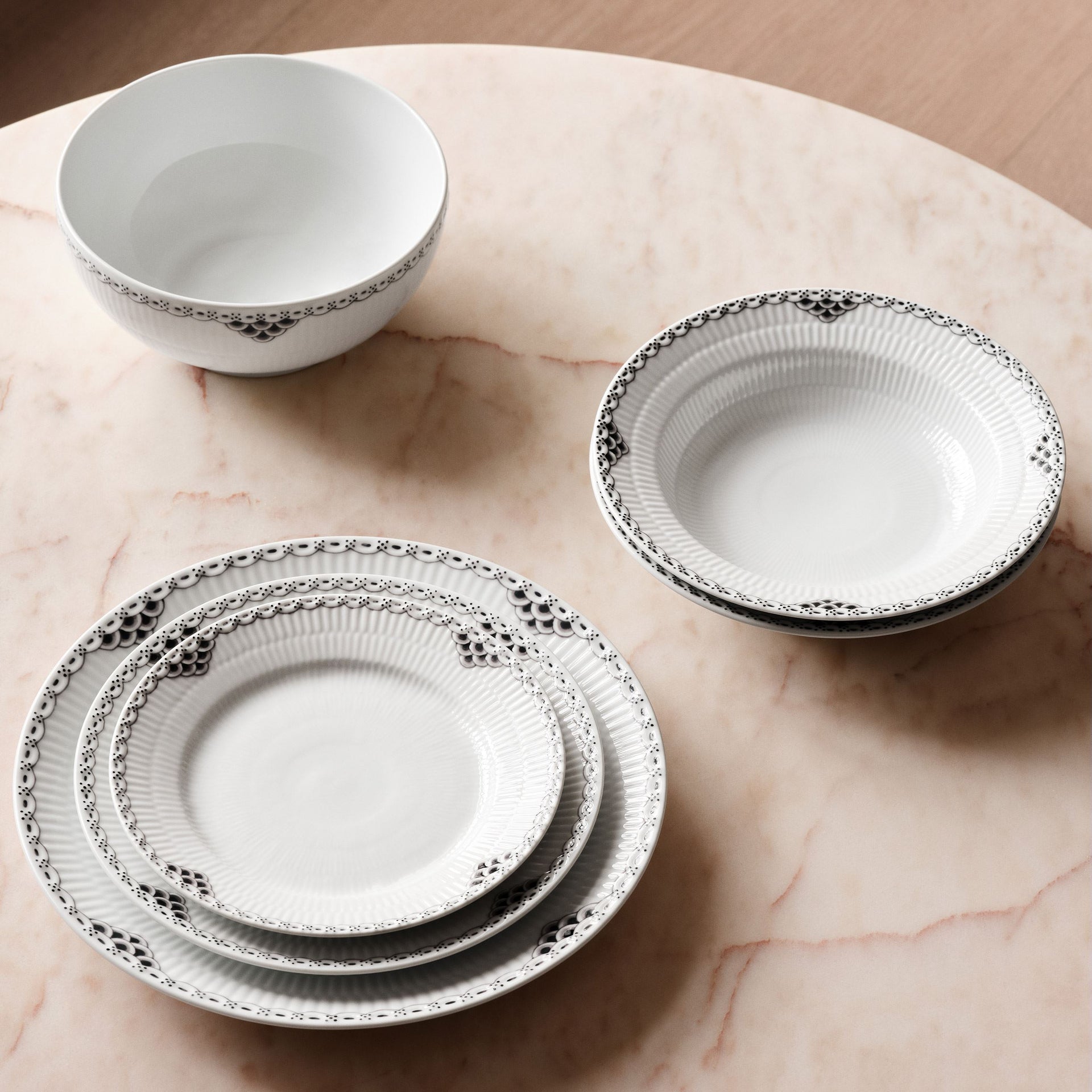 Black Lace Plate, 27 cm, 2 pcs