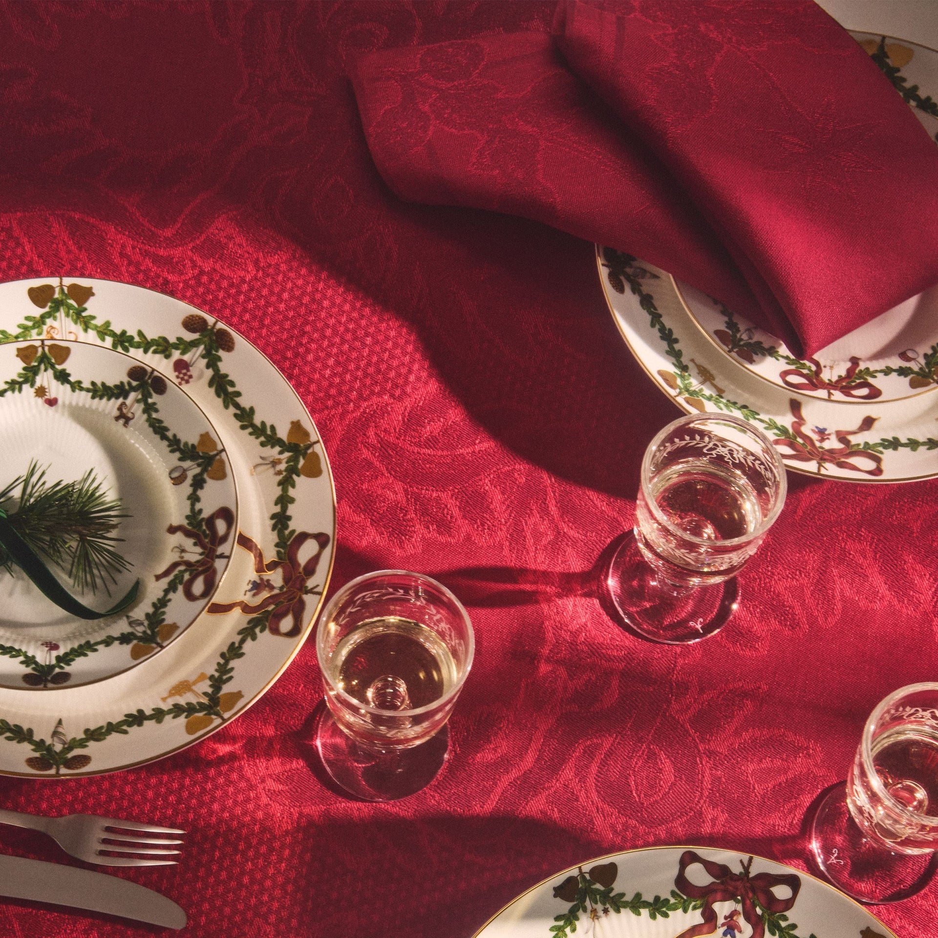 Star Fluted Christmas Napkin, Red, 45 x 45 cm, 2 pcs