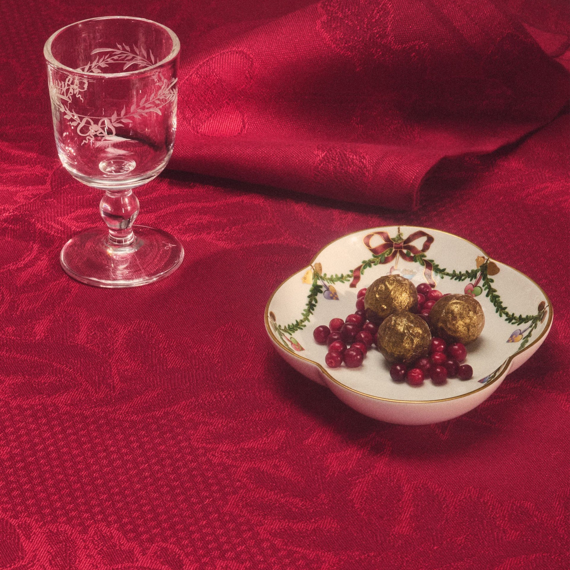 Star Fluted Christmas Napkin, Red, 45 x 45 cm, 2 pcs