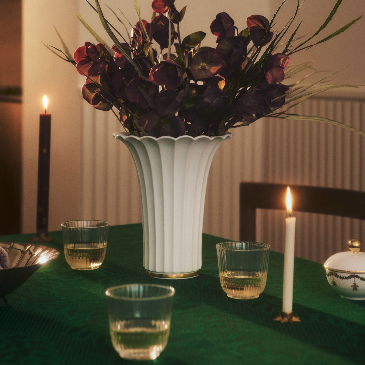 Weihnachtsvase mit Goldrand, 23 cm