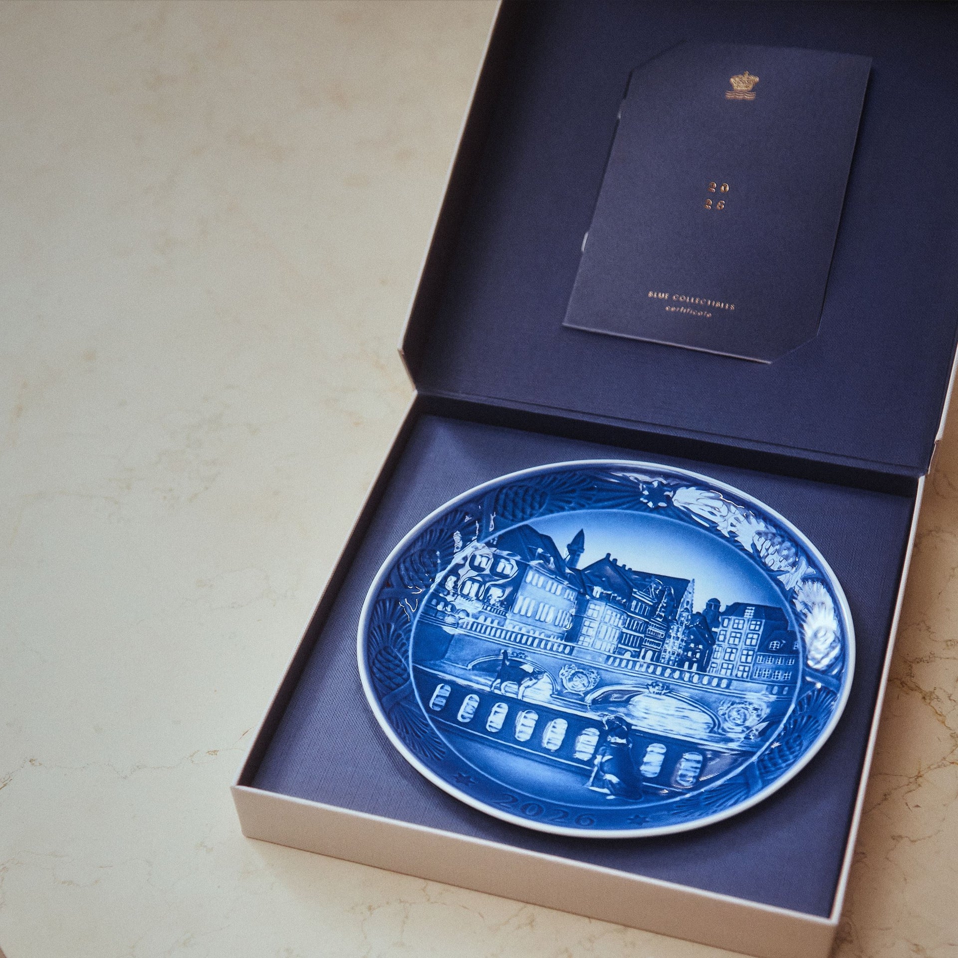 Blue Collectibles Christmas Plate 2026, The Marble Bridge, 18 cm