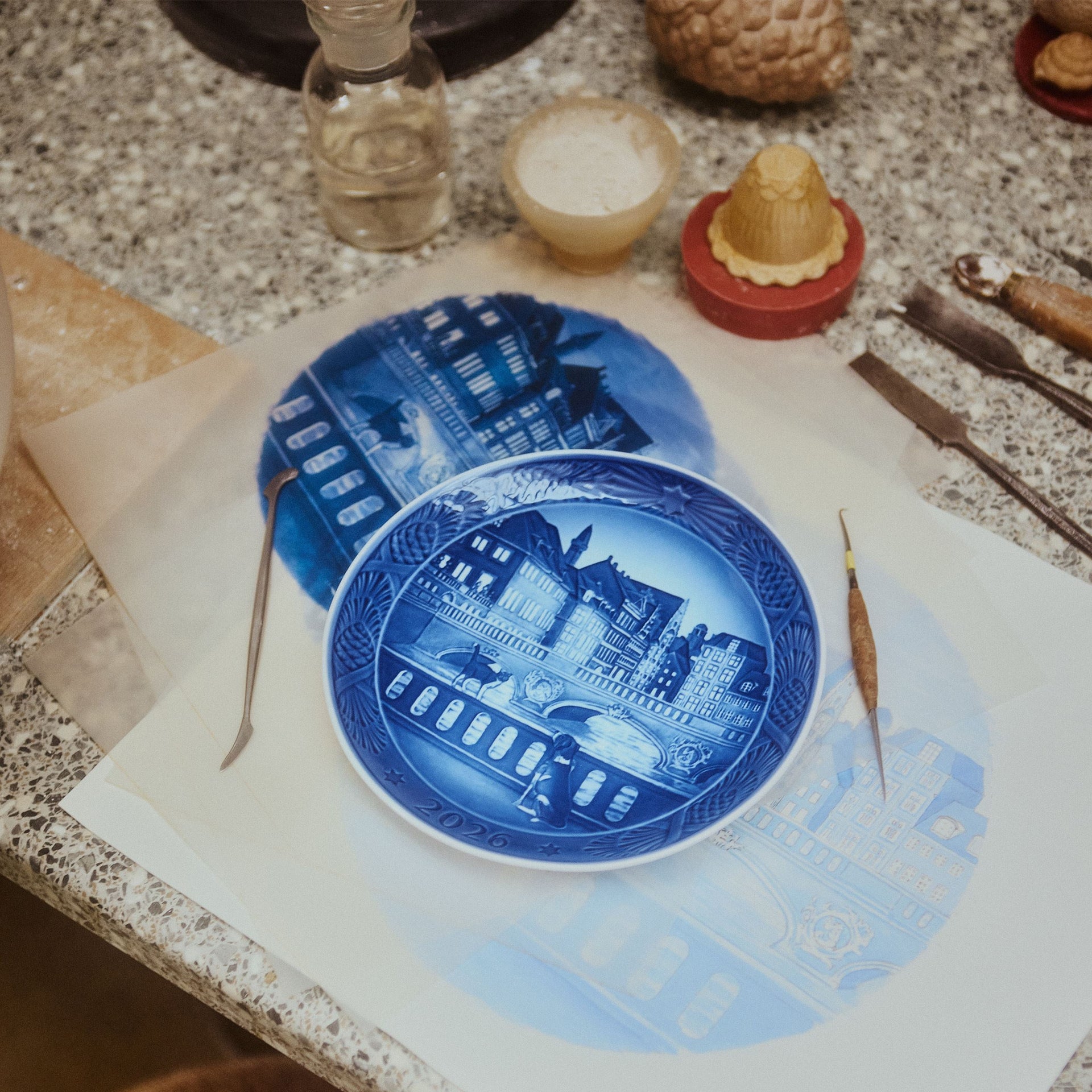 Blue Collectibles Christmas Plate 2026, The Marble Bridge, 18 cm