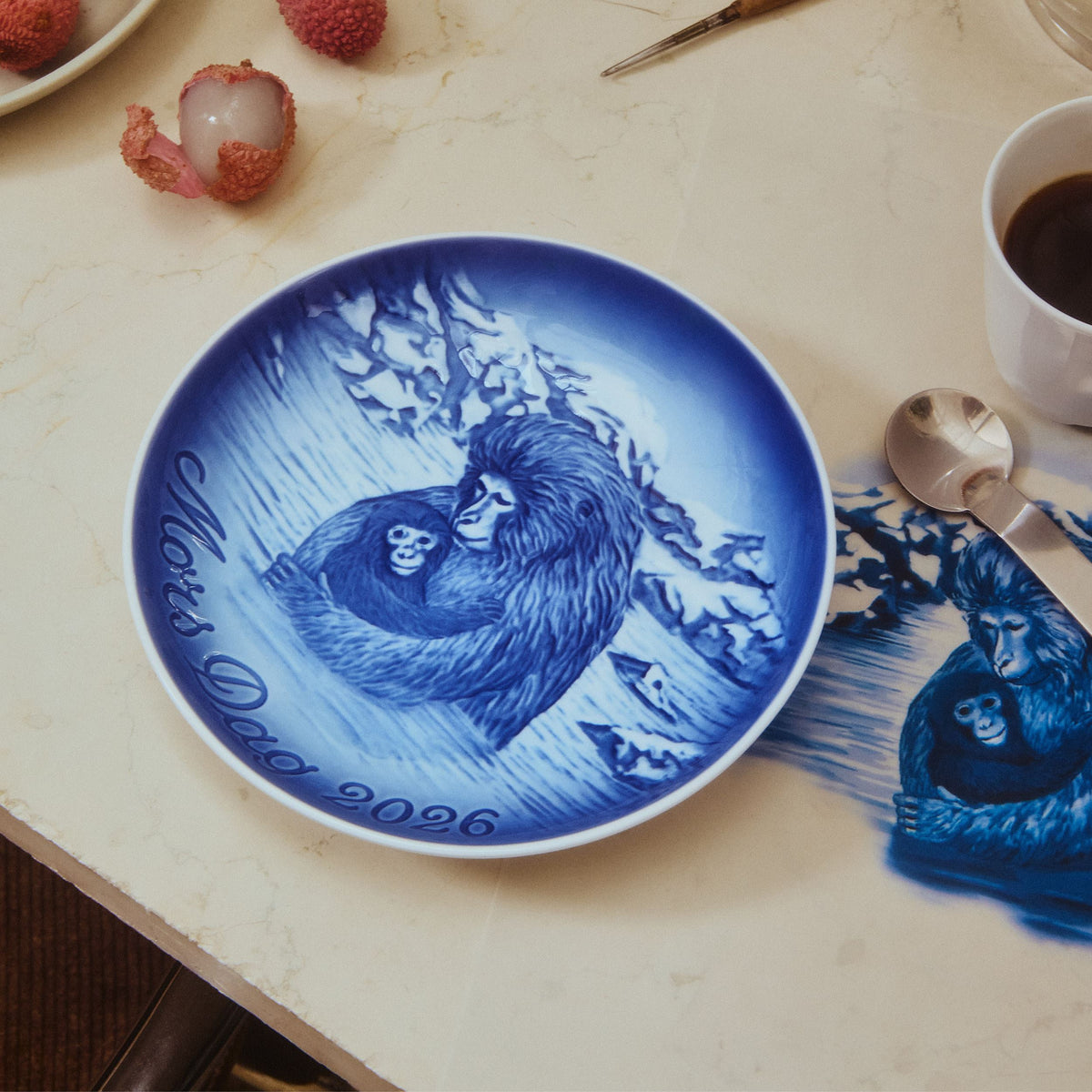 Blue Collectibles Bing & Grøndahl Mother's Day Plate 2026, Japanese Snow Monkeys, 15 cm