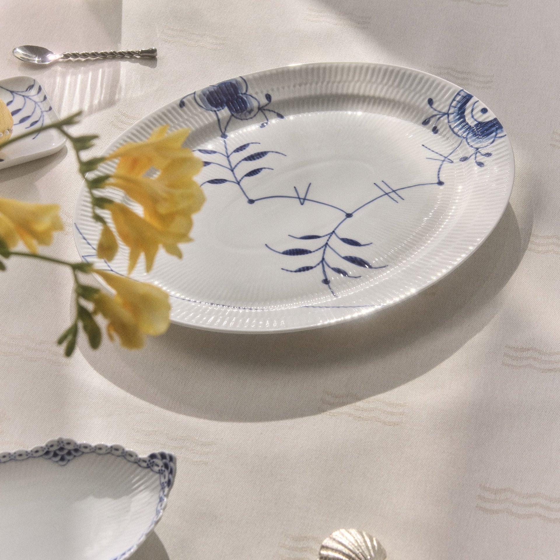 Blue Fluted Mega Dish, 35 cm