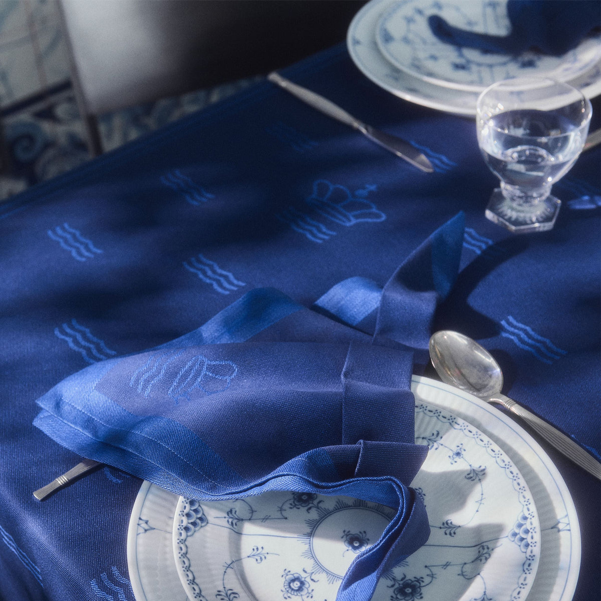 Waves Tablecloth, Blue, 320 x 145 cm