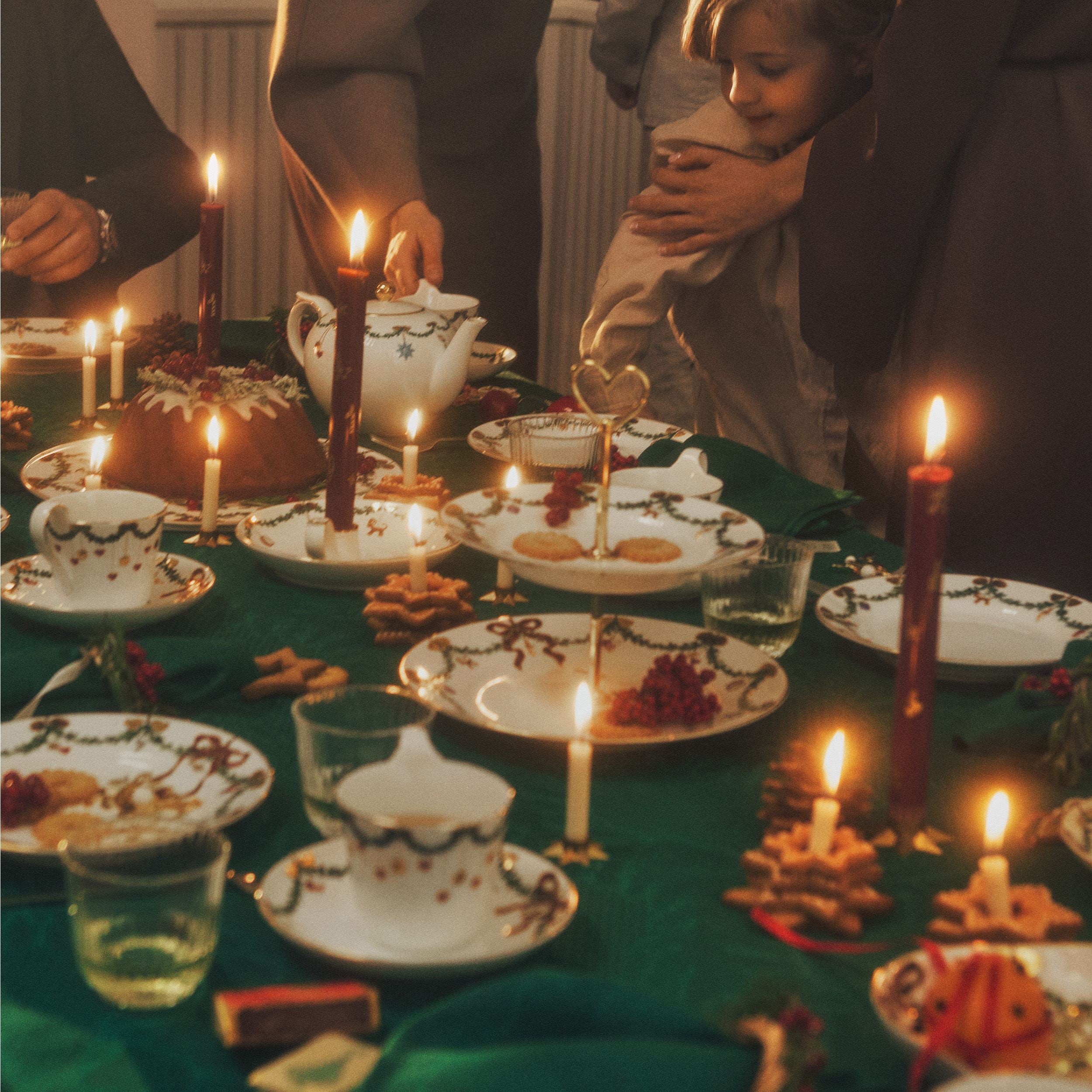 ロイヤルコペンハーゲン　雪の家　クリスマス キャンドル Star Fluted Christmas Candles, 28 cm, 4 pcs | Royal Copenhagen
